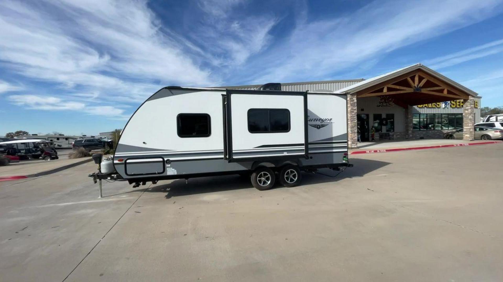 2018 FOREST RIVER SURVEYOR 201RBS (4X4TSVV27JL) , located at 4319 N Main Street, Cleburne, TX, 76033, (817) 221-0660, 32.435829, -97.384178 - The 2018 Forest River Surveyor 201RBS, tailored for adventure enthusiasts who refuse to compromise on luxury. Whether you're a seasoned traveler or a weekend warrior, the Surveyor 201RBS is your ultimate companion on the open road. With exterior dimensions measuring 24 feet in length, 8 feet in widt - Photo#6