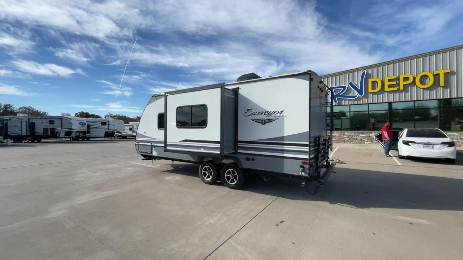 2018 FOREST RIVER SURVEYOR 201RBS (4X4TSVV27JL) , located at 4319 N Main Street, Cleburne, TX, 76033, (817) 221-0660, 32.435829, -97.384178 - The 2018 Forest River Surveyor 201RBS, tailored for adventure enthusiasts who refuse to compromise on luxury. Whether you're a seasoned traveler or a weekend warrior, the Surveyor 201RBS is your ultimate companion on the open road. With exterior dimensions measuring 24 feet in length, 8 feet in widt - Photo#7