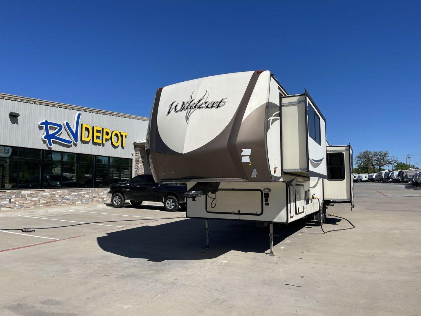 2018 TAN FOREST RIVER WILDCAT 37WB (5ZT3WC2BXJG) , located at 4319 N Main Street, Cleburne, TX, 76033, (817) 221-0660, 32.435829, -97.384178 - Photo#0