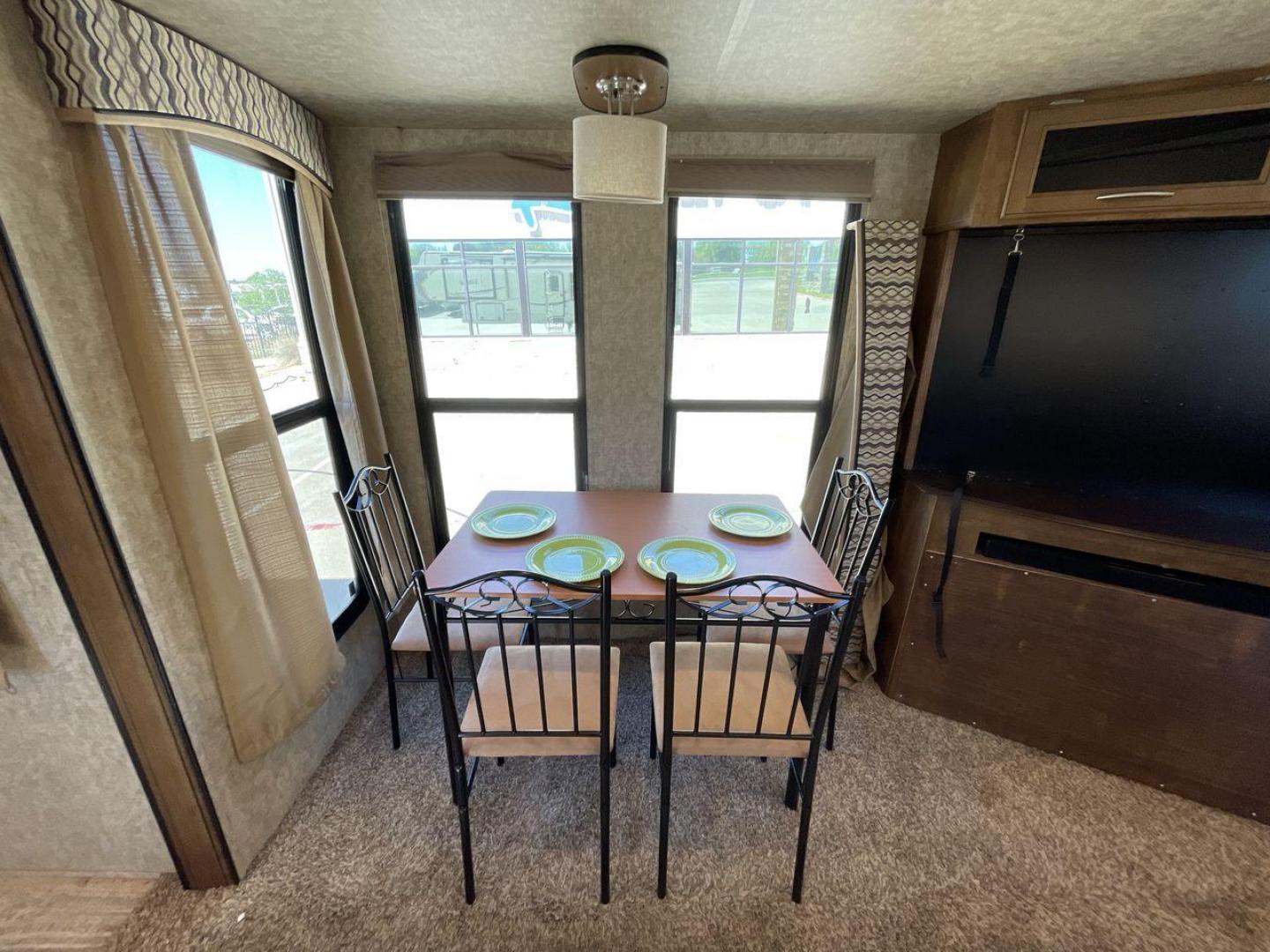 2018 TAN FOREST RIVER WILDCAT 37WB (5ZT3WC2BXJG) , located at 4319 N Main Street, Cleburne, TX, 76033, (817) 221-0660, 32.435829, -97.384178 - Photo#12