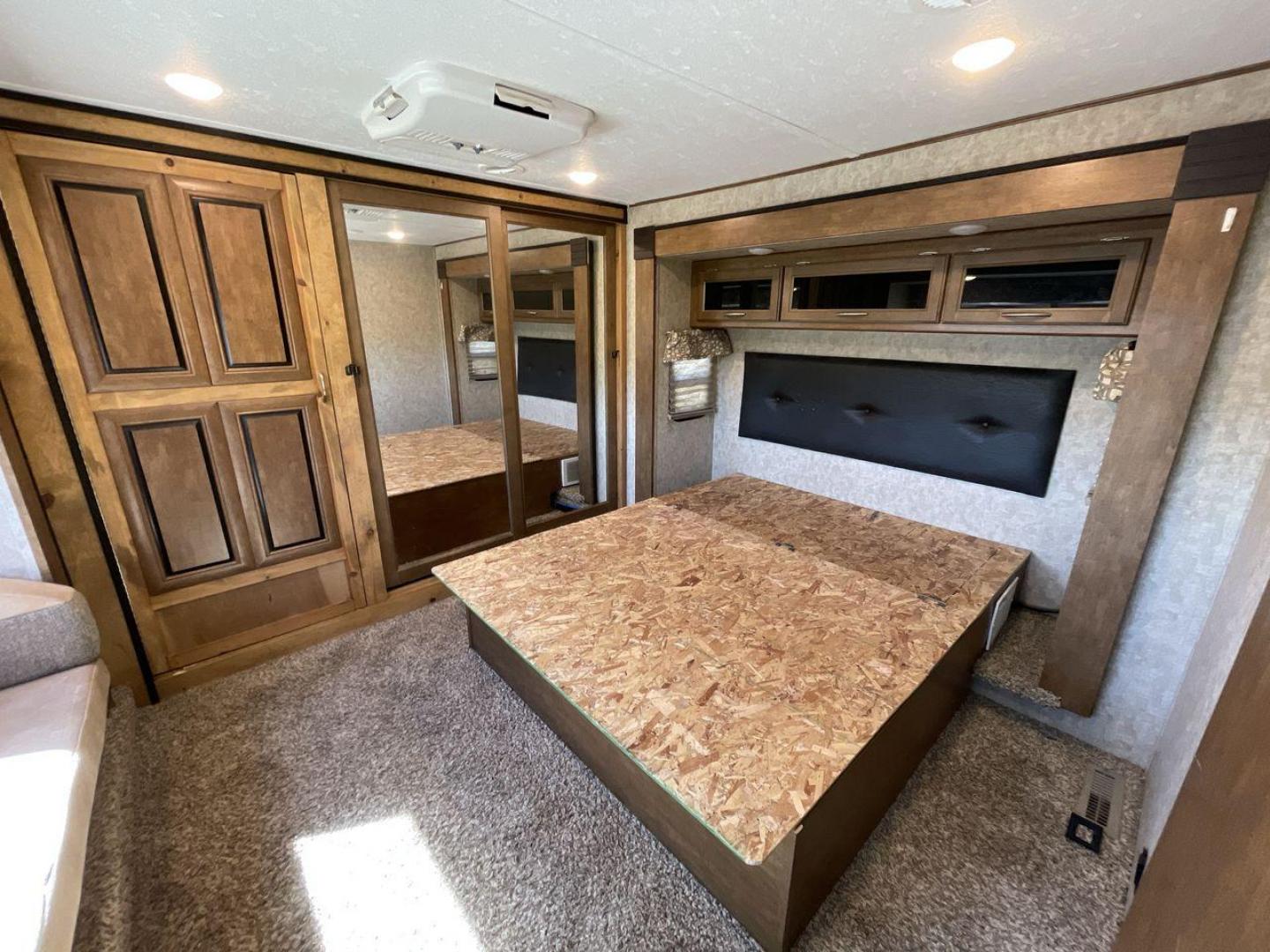 2018 TAN FOREST RIVER WILDCAT 37WB (5ZT3WC2BXJG) , located at 4319 N Main Street, Cleburne, TX, 76033, (817) 221-0660, 32.435829, -97.384178 - Photo#17