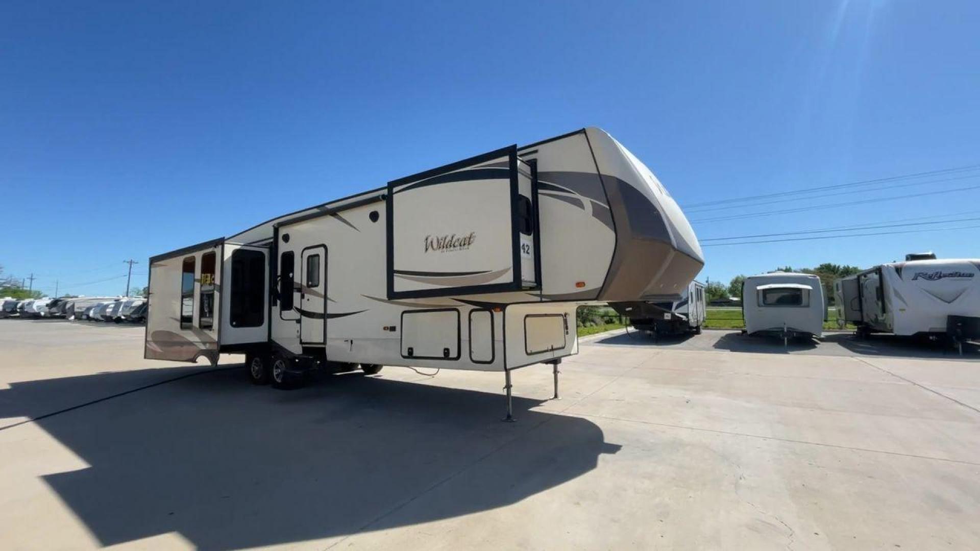 2018 TAN FOREST RIVER WILDCAT 37WB (5ZT3WC2BXJG) , located at 4319 N Main Street, Cleburne, TX, 76033, (817) 221-0660, 32.435829, -97.384178 - Photo#3