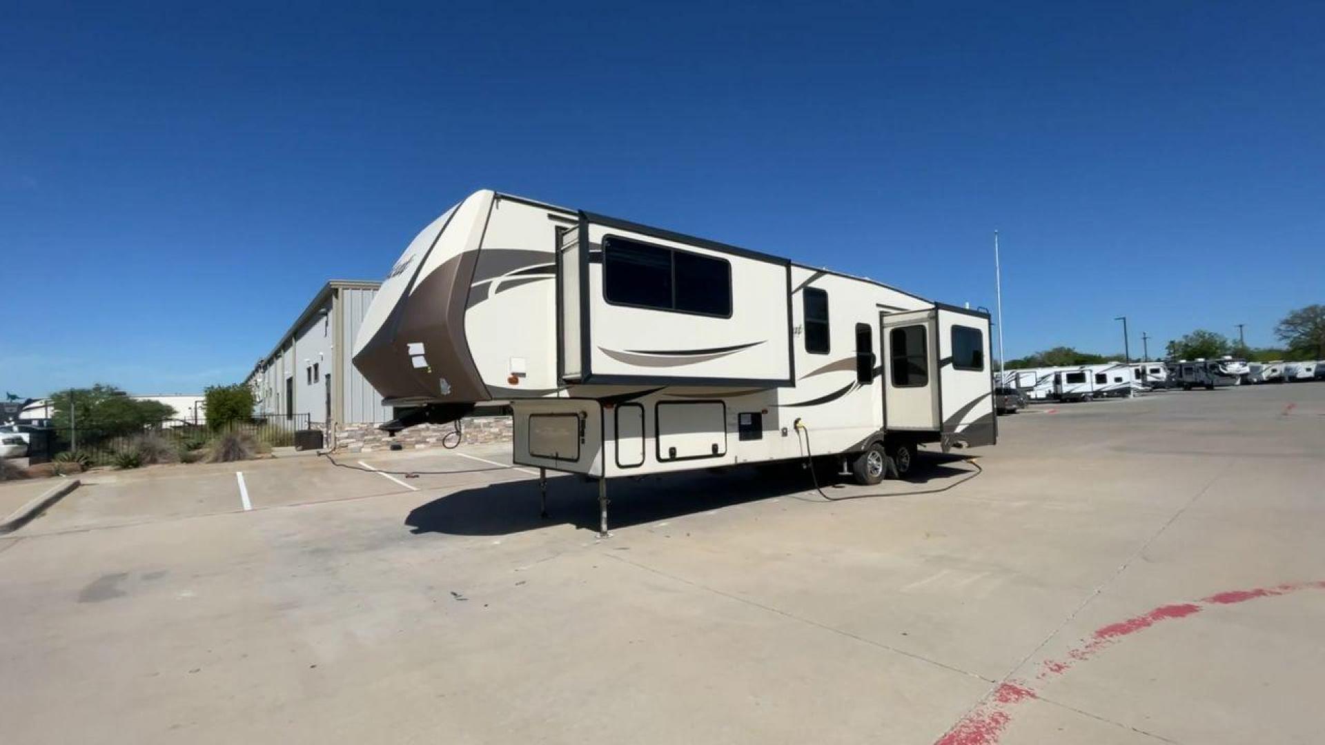 2018 TAN FOREST RIVER WILDCAT 37WB (5ZT3WC2BXJG) , located at 4319 N Main Street, Cleburne, TX, 76033, (817) 221-0660, 32.435829, -97.384178 - Photo#5