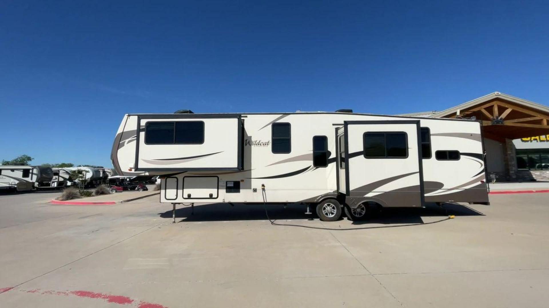 2018 TAN FOREST RIVER WILDCAT 37WB (5ZT3WC2BXJG) , located at 4319 N Main Street, Cleburne, TX, 76033, (817) 221-0660, 32.435829, -97.384178 - Photo#6