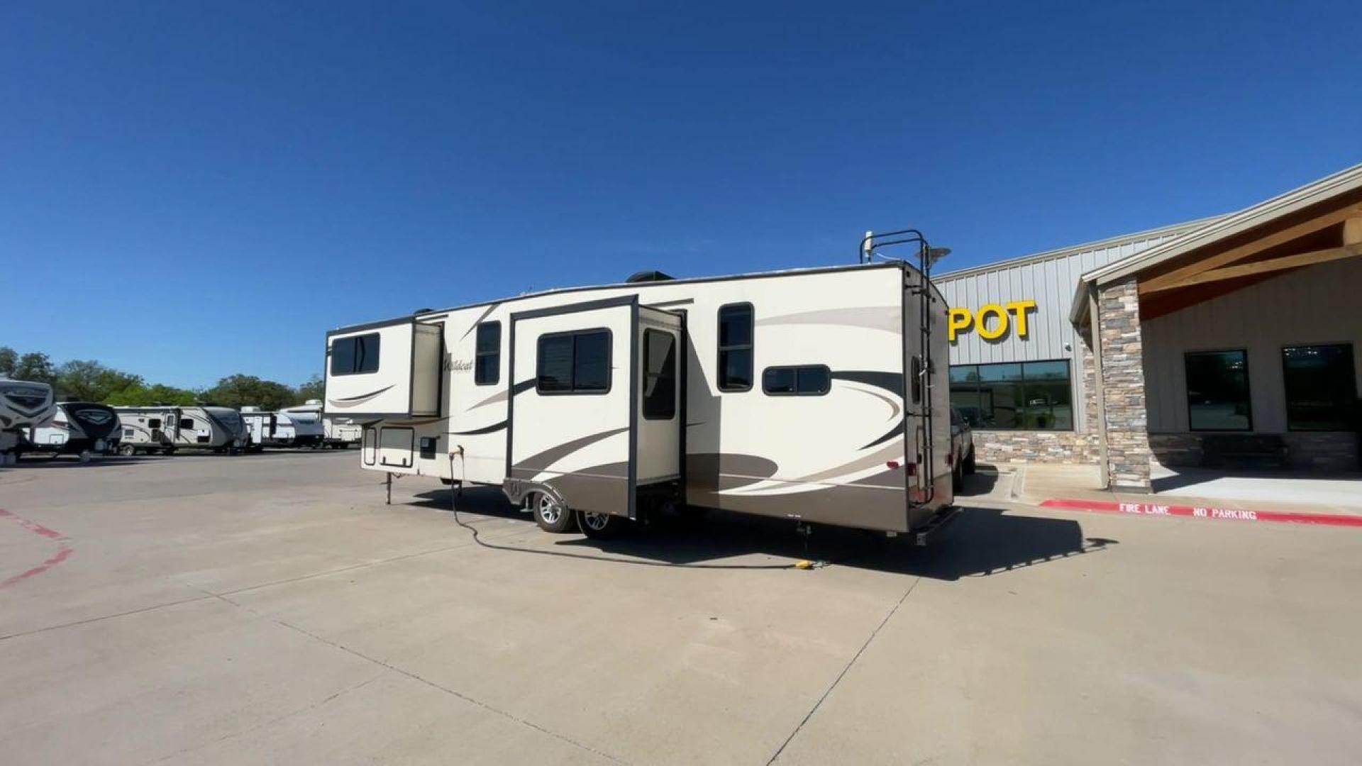 2018 TAN FOREST RIVER WILDCAT 37WB (5ZT3WC2BXJG) , located at 4319 N Main Street, Cleburne, TX, 76033, (817) 221-0660, 32.435829, -97.384178 - Photo#7