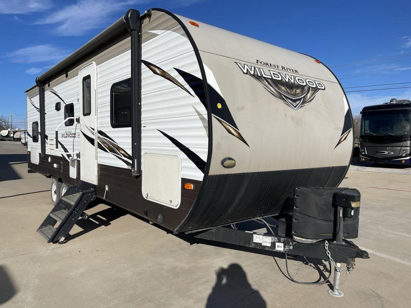 2018 FOREST RIVER WILDWOOD 28DBUD (4X4TWDD24JA) , Length: 29.5 ft. | Dry Weight: 6,223 lbs. | Slides: 1 transmission, located at 4319 N Main Street, Cleburne, TX, 76033, (817) 221-0660, 32.435829, -97.384178 - With the 2018 Forest River Wildwood 28DBUD travel trailer, you can make everlasting experiences. This RV is a great option for families and adventurers looking for the ideal combination of amenities for an amazing camping trip. It is thoughtfully designed for comfort and convenience. The dimensio - Photo#23