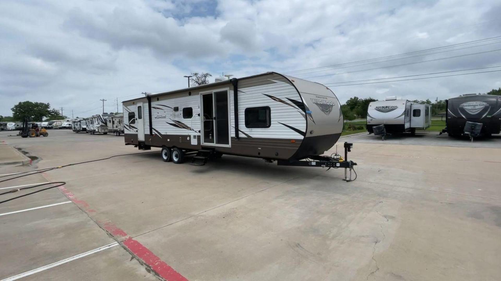 2018 FOREST RIVER WILDWOOD 36BHBS (4X4TWDM27J8) , located at 4319 N Main Street, Cleburne, TX, 76033, (817) 221-0660, 32.435829, -97.384178 - Photo#3