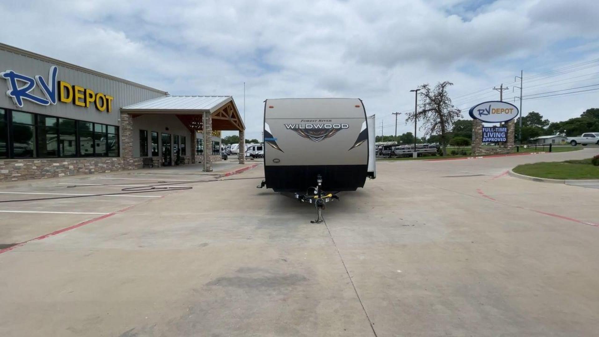 2018 FOREST RIVER WILDWOOD 36BHBS (4X4TWDM27J8) , located at 4319 N Main Street, Cleburne, TX, 76033, (817) 221-0660, 32.435829, -97.384178 - Photo#4