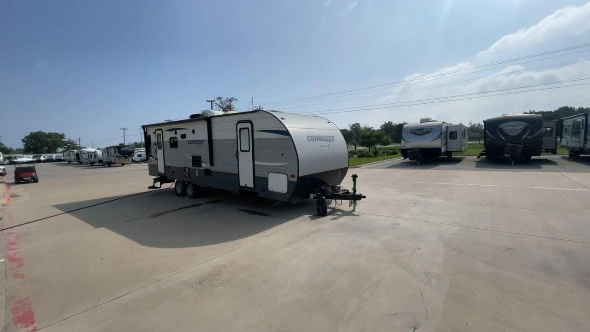 2018 GRAY GULF STREAM CONQUEST 250RL - (1NL1G3123J1) , Length: 30.92 ft | Dry Weight: 5,664 lbs | Slides: 1 transmission, located at 4319 N Main Street, Cleburne, TX, 76033, (817) 221-0660, 32.435829, -97.384178 - With the 2018 Gulf Stream Conquest 250RL, a travel trailer made for unforgettable trips, you can enjoy the highest level of comfort and flexibility on the road. This model's length of 30.92 feet is just the right amount of space for easy maneuverability, offering a great RV experience. The Conquest - Photo#3