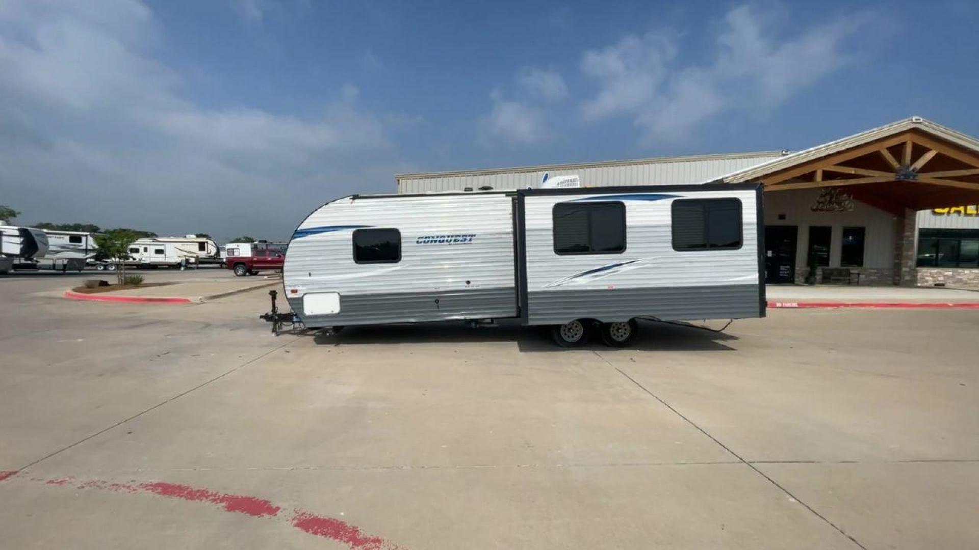 2018 GRAY GULF STREAM CONQUEST 250RL - (1NL1G3123J1) , Length: 30.92 ft | Dry Weight: 5,664 lbs | Slides: 1 transmission, located at 4319 N Main Street, Cleburne, TX, 76033, (817) 221-0660, 32.435829, -97.384178 - With the 2018 Gulf Stream Conquest 250RL, a travel trailer made for unforgettable trips, you can enjoy the highest level of comfort and flexibility on the road. This model's length of 30.92 feet is just the right amount of space for easy maneuverability, offering a great RV experience. The Conquest - Photo#6