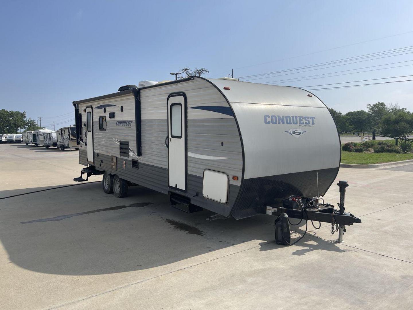 2018 GRAY GULF STREAM CONQUEST 250RL - (1NL1G3123J1) , Length: 30.92 ft | Dry Weight: 5,664 lbs | Slides: 1 transmission, located at 4319 N Main Street, Cleburne, TX, 76033, (817) 221-0660, 32.435829, -97.384178 - With the 2018 Gulf Stream Conquest 250RL, a travel trailer made for unforgettable trips, you can enjoy the highest level of comfort and flexibility on the road. This model's length of 30.92 feet is just the right amount of space for easy maneuverability, offering a great RV experience. The Conquest - Photo#23