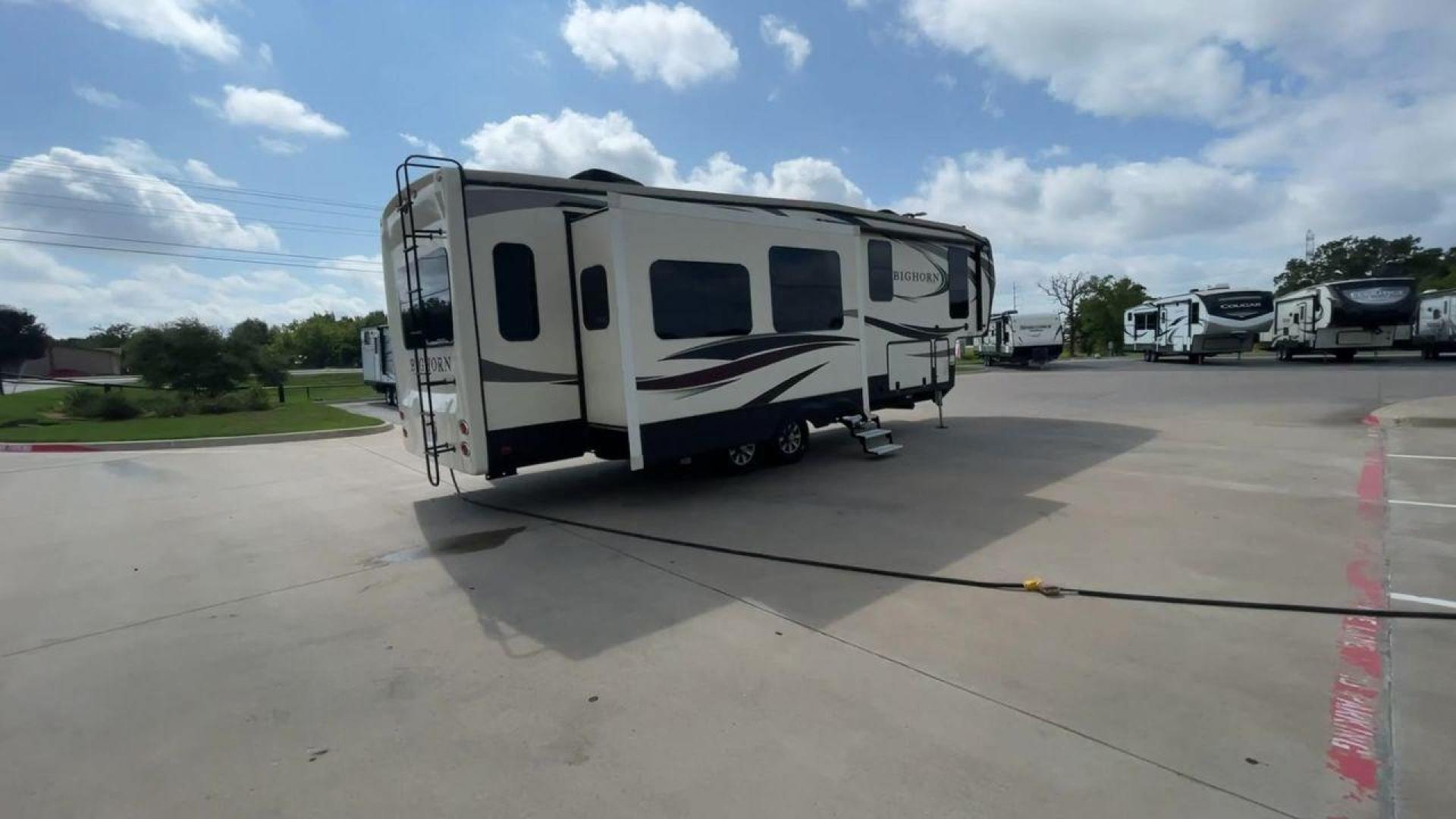 2018 HEARTLAND BIGHORN 3270RS (5SFBG3528JE) , Length: 35.2 ft. | Dry Weight: 11,965 lbs. | Gross Weight: 15,500 lbs. | Slides: 3 transmission, located at 4319 N Main Street, Cleburne, TX, 76033, (817) 221-0660, 32.435829, -97.384178 - Photo#1