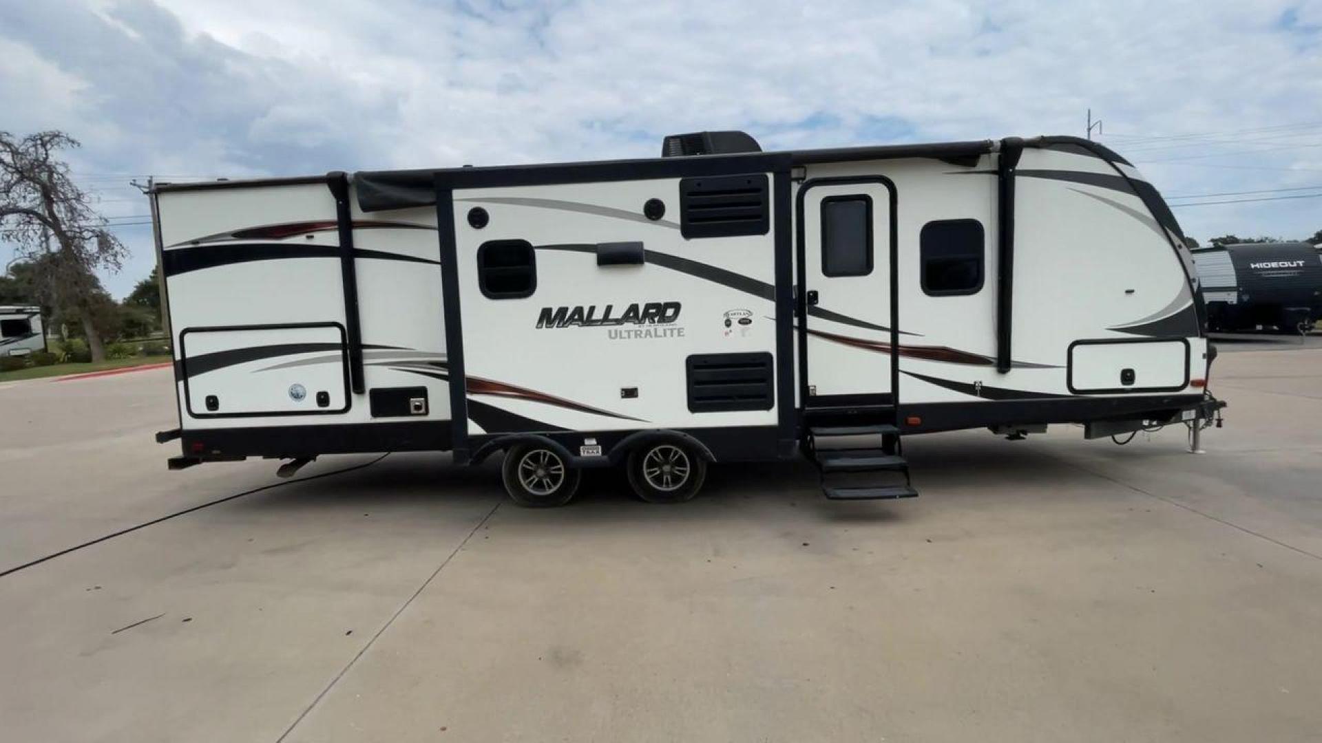 2018 HEARTLAND MALLARD M28 (5SFNB3129JE) , Length: 31.5 ft | Dry Weight: 6,125 lbs | Gross Weight: 6,900 lbs | Slides: 2 transmission, located at 4319 N Main Street, Cleburne, TX, 76033, (817) 221-0660, 32.435829, -97.384178 - The 2018 Heartland Mallard M28 travel trailer is spacious and well-equipped, designed for comfort and simplicity of usage. It is ready for your next outdoor adventure. With a length of 31.5 feet and a dry weight of 6,125 pounds, this RV is both light and robust, making it ideal for towing on your ad - Photo#2