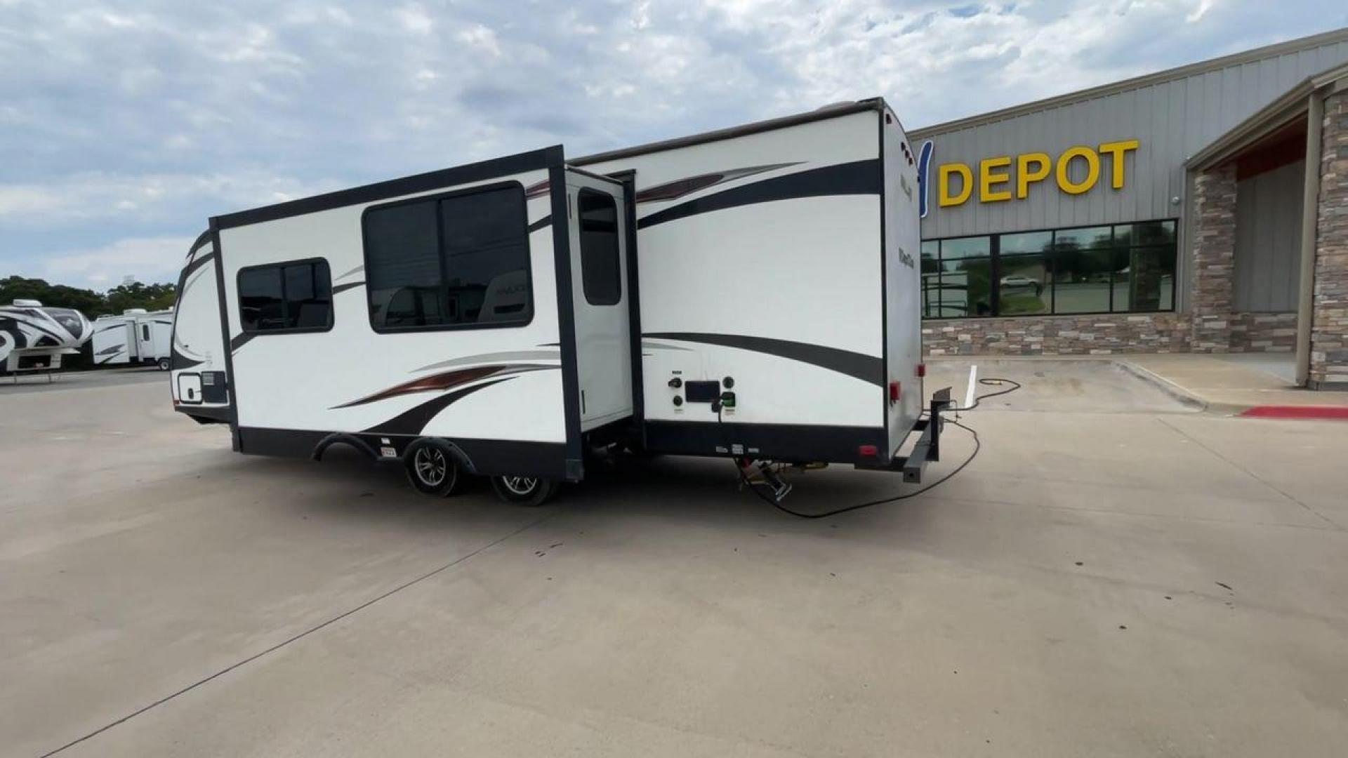 2018 HEARTLAND MALLARD M28 (5SFNB3129JE) , Length: 31.5 ft | Dry Weight: 6,125 lbs | Gross Weight: 6,900 lbs | Slides: 2 transmission, located at 4319 N Main Street, Cleburne, TX, 76033, (817) 221-0660, 32.435829, -97.384178 - The 2018 Heartland Mallard M28 travel trailer is spacious and well-equipped, designed for comfort and simplicity of usage. It is ready for your next outdoor adventure. With a length of 31.5 feet and a dry weight of 6,125 pounds, this RV is both light and robust, making it ideal for towing on your ad - Photo#7