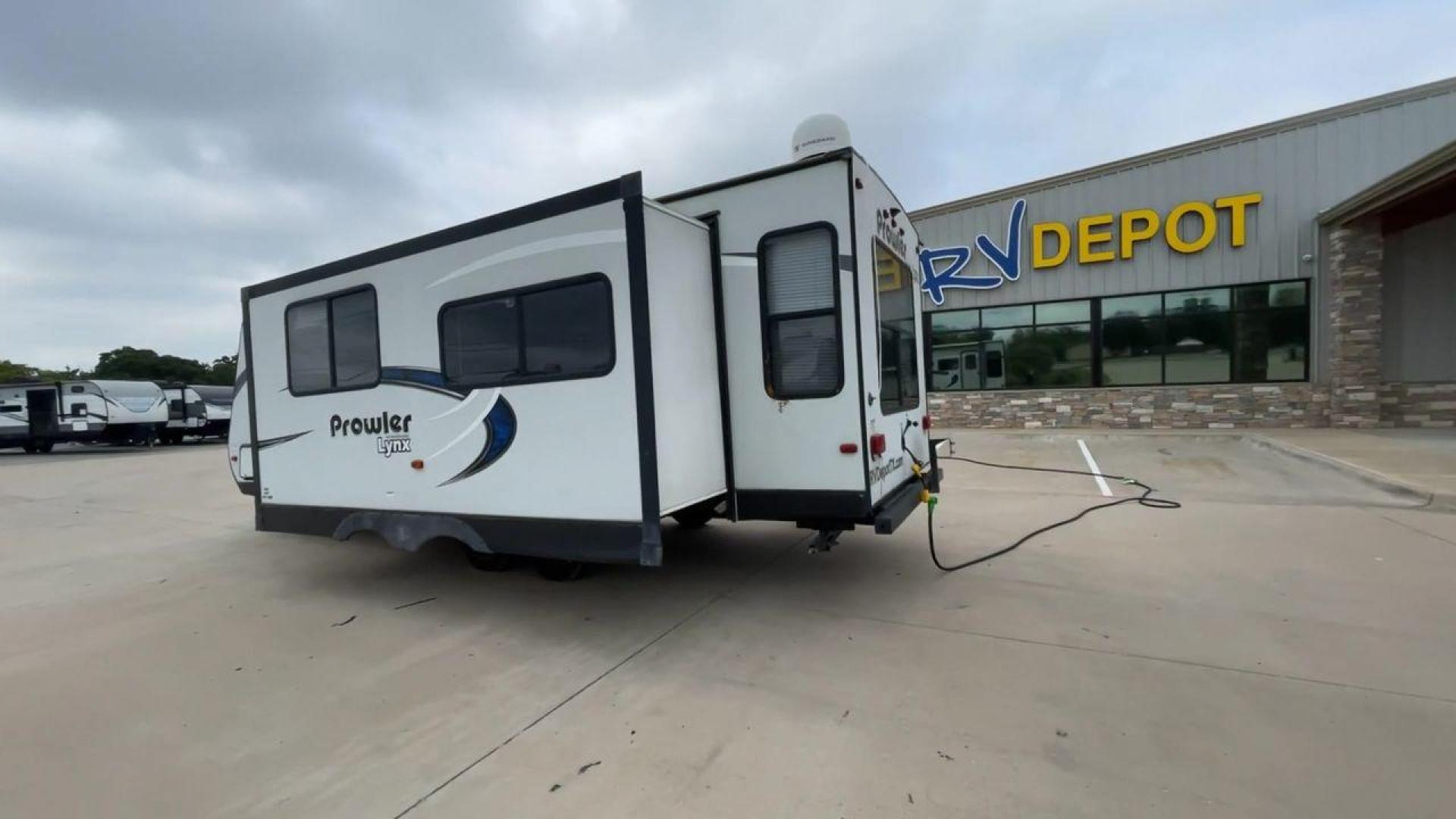 2018 WHITE HEARTLAND PROWLER 255LX (5SFPB2928JE) , Length: 29.5 ft. | Dry Weight: 6,158 lbs. | Gross Weight: 7,600 lbs. | Slides: 1 transmission, located at 4319 N Main Street, Cleburne, TX, 76033, (817) 221-0660, 32.435829, -97.384178 - The 2018 Heartland Prowler 255LX is a single-slide travel trailer measuring 29.5 ft. It has a dry weight of 6,158 lbs. and a GVWR of 7,600 lbs. This cute and comfy trailer can sleep up to 6 people! Inside, you will find a spacious combined living and kitchen area with a kitchen island with a built-i - Photo#7