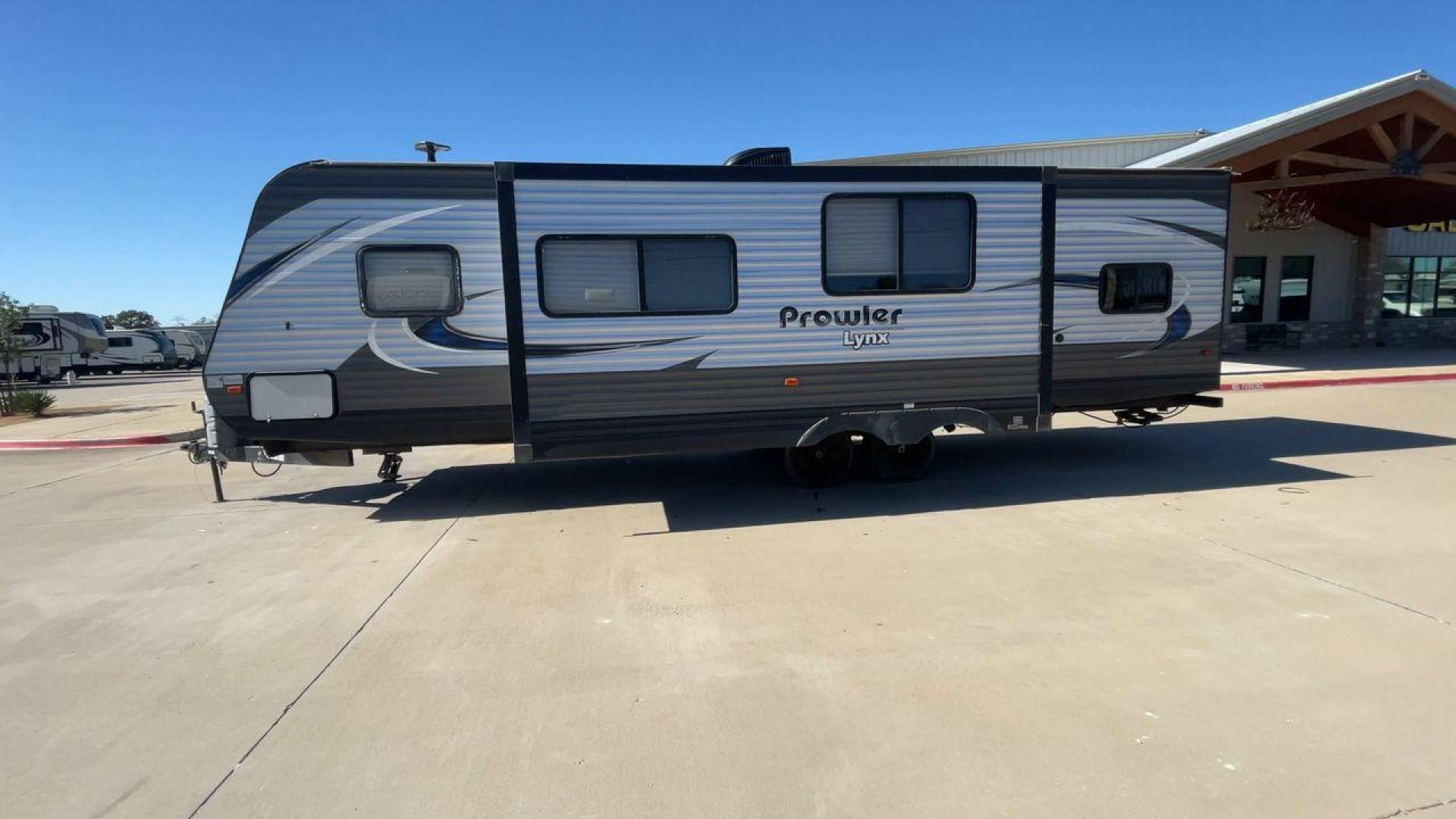 2018 HEARTLAND PROWLER (5SFPB3326JE) , Length: 33.92 ft. | Dry Weight: 6,720 lbs. | Gross Weight: 9,000 lbs. | Slides: 1 transmission, located at 4319 N Main Street, Cleburne, TX, 76033, (817) 221-0660, 32.435829, -97.384178 - This 2018 Prowler 30LX travel trailer measures 33'11" feet. It is a dual axle, steel wheel setup with electric drum brakes. Its dry weight is 6,720 lbs, its payload capacity 2,130 lbs, its hitch weight 880 lbs, and the GVWR 9,000 lbs. The fiberglass exterior is painted gray with blue and white graph - Photo#6