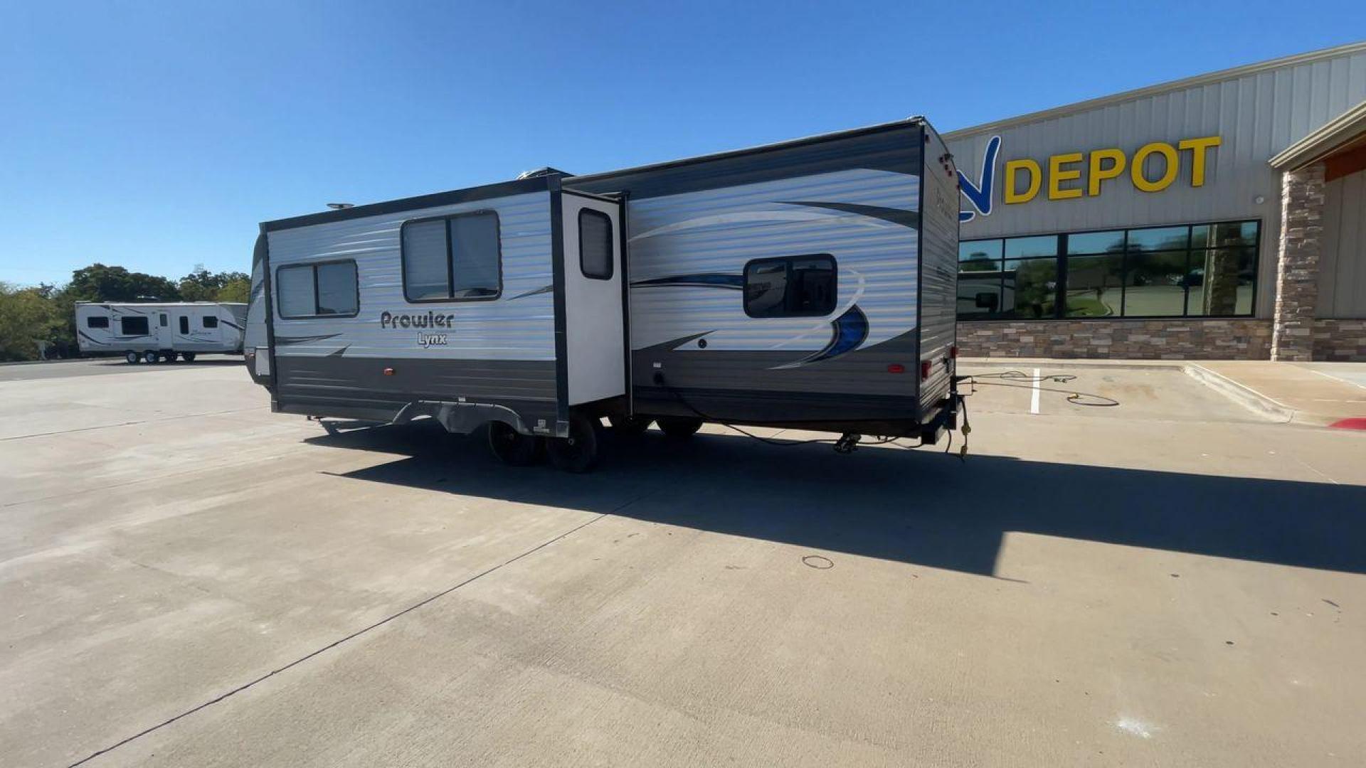 2018 HEARTLAND PROWLER (5SFPB3326JE) , Length: 33.92 ft. | Dry Weight: 6,720 lbs. | Gross Weight: 9,000 lbs. | Slides: 1 transmission, located at 4319 N Main Street, Cleburne, TX, 76033, (817) 221-0660, 32.435829, -97.384178 - This 2018 Prowler 30LX travel trailer measures 33'11" feet. It is a dual axle, steel wheel setup with electric drum brakes. Its dry weight is 6,720 lbs, its payload capacity 2,130 lbs, its hitch weight 880 lbs, and the GVWR 9,000 lbs. The fiberglass exterior is painted gray with blue and white graph - Photo#7