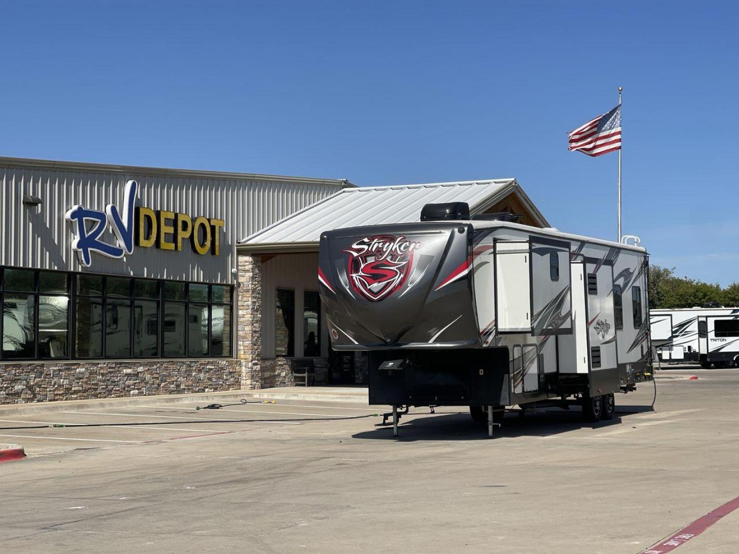 2018 HEARTLAND STRYKER 3513 (5RXGG3929J2) , Length: 39.08 ft. | Dry Weight: 13,116 lbs. | Gross Weight: 17,000 lbs. | Slides: 3 transmission, located at 4319 N Main Street, Cleburne, TX, 76033, (817) 221-0660, 32.435829, -97.384178 - Photo#0