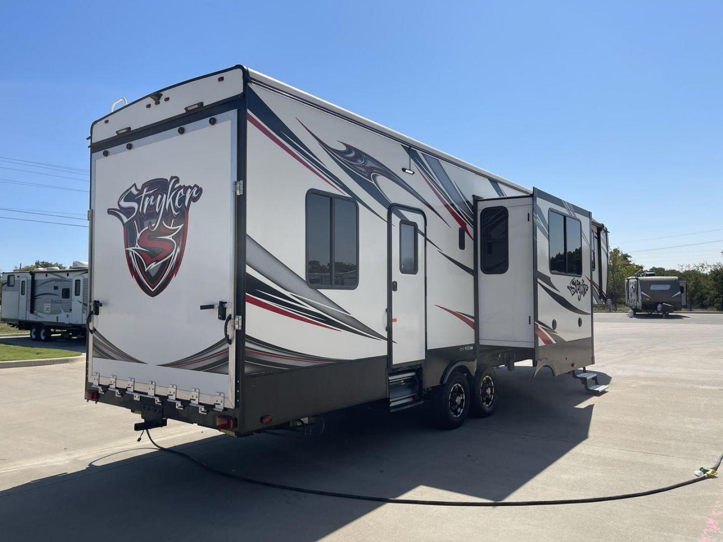 2018 HEARTLAND STRYKER 3513 (5RXGG3929J2) , Length: 39.08 ft. | Dry Weight: 13,116 lbs. | Gross Weight: 17,000 lbs. | Slides: 3 transmission, located at 4319 N Main Street, Cleburne, TX, 76033, (817) 221-0660, 32.435829, -97.384178 - Photo#24