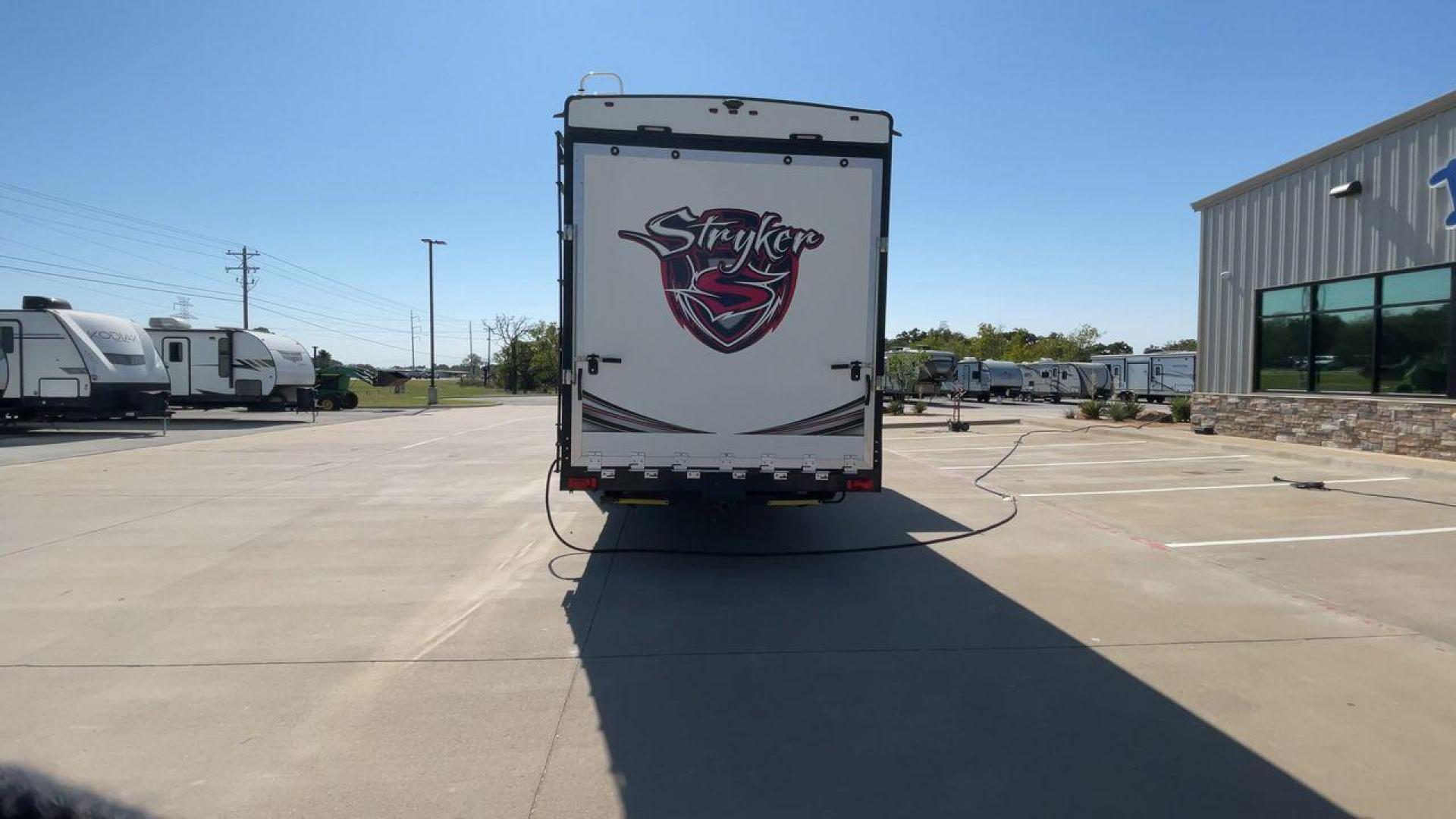 2018 HEARTLAND STRYKER 3513 (5RXGG3929J2) , Length: 39.08 ft. | Dry Weight: 13,116 lbs. | Gross Weight: 17,000 lbs. | Slides: 3 transmission, located at 4319 N Main Street, Cleburne, TX, 76033, (817) 221-0660, 32.435829, -97.384178 - Photo#8