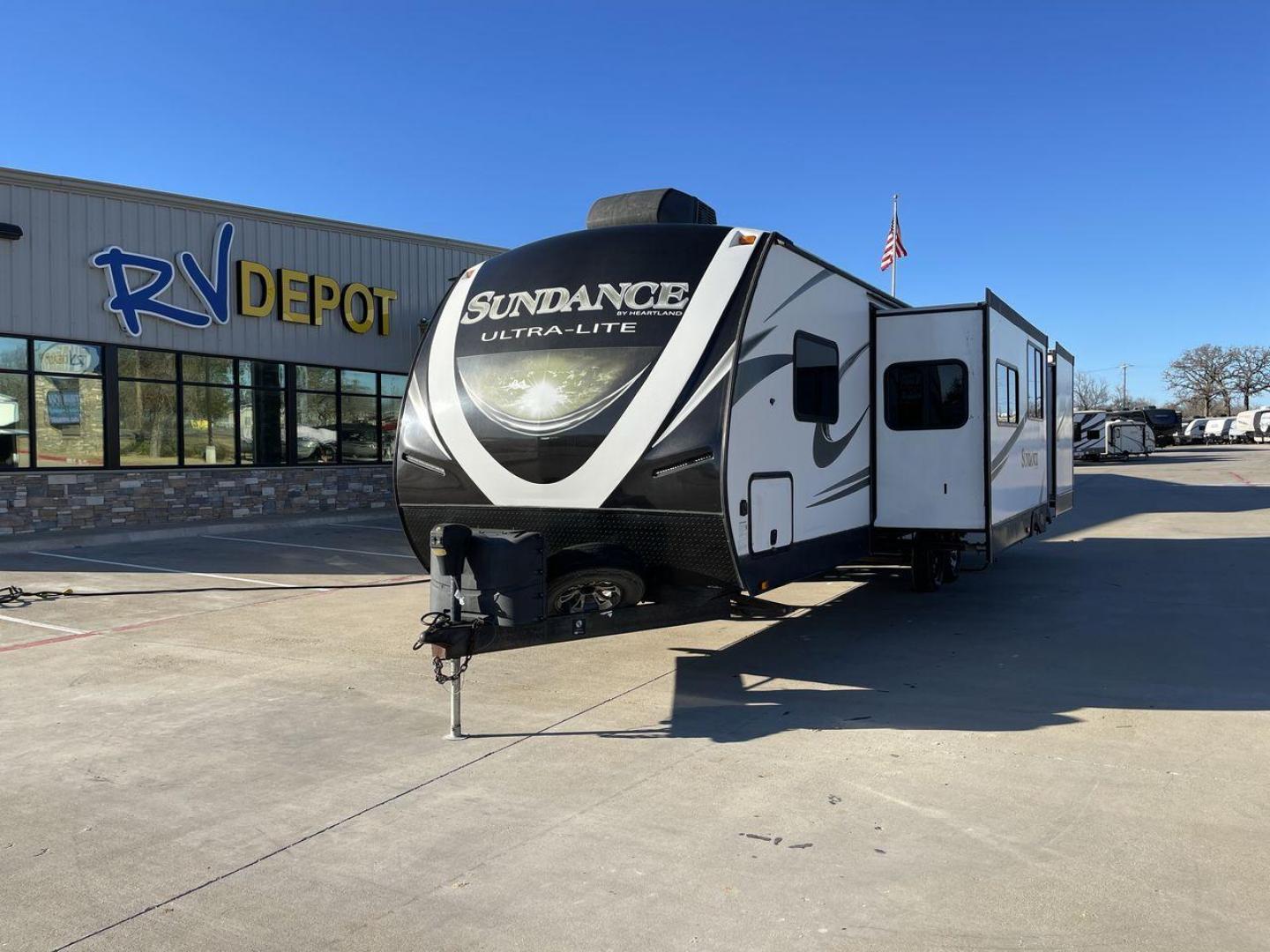 2018 HEARTLAND SUNDANCE 312BH (5SFNB3529JE) , Length: 35.4 ft.| Dry Weight: 6,844 lbs.| Gross Weight: 9,590 lbs.| Slides: 2 transmission, located at 4319 N Main Street, Cleburne, TX, 76033, (817) 221-0660, 32.435829, -97.384178 - Experience the ultimate in RV travel with the 2018 Heartland Sundance 31BH. This travel trailer is expertly designed to combine luxury and functionality, taking your adventures to new heights. With a generous length of 35 feet, this model provides ample space inside to accommodate families and outdo - Photo#0