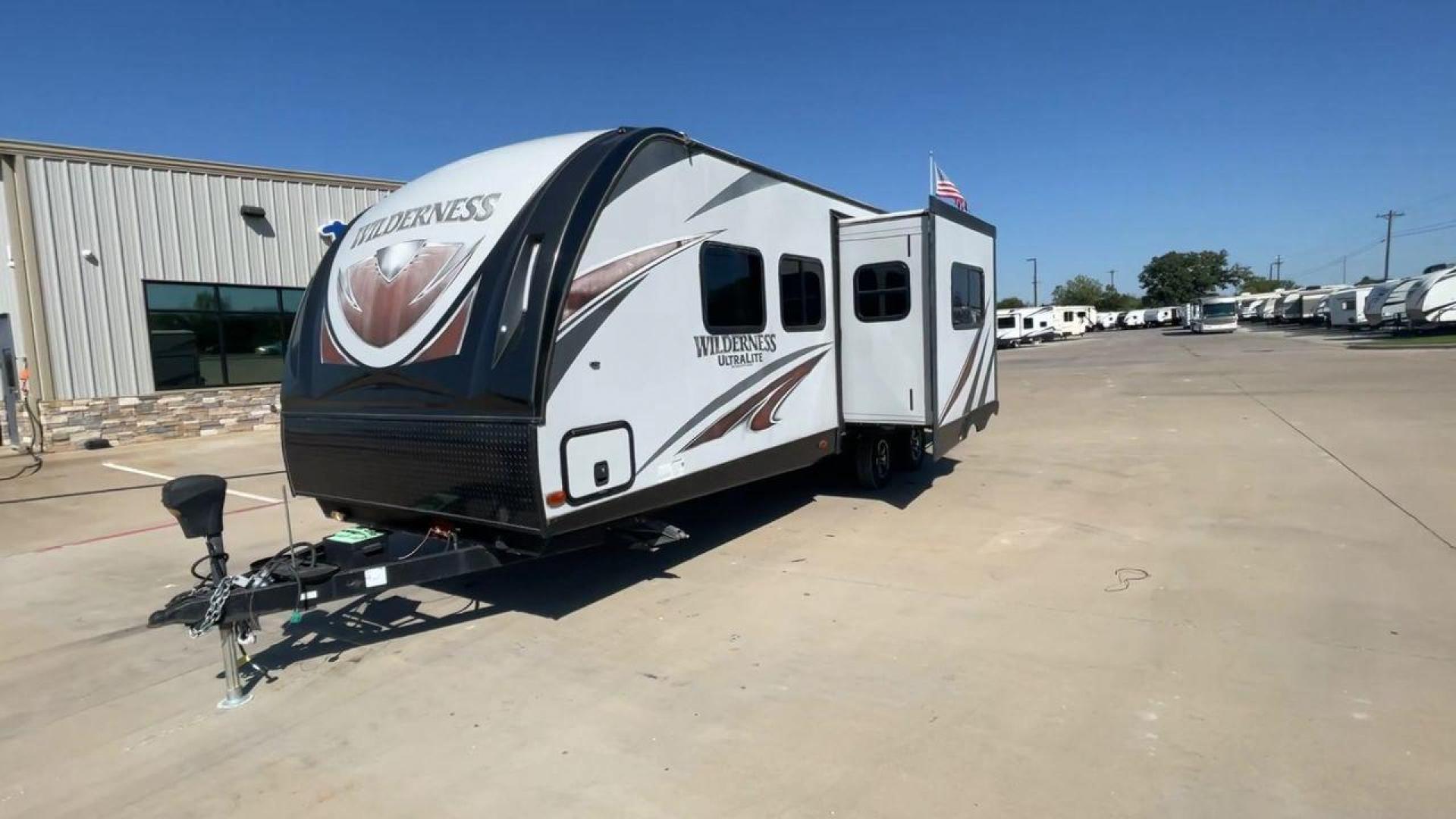 2018 HEARTLAND WILDERNESS 2450FB (5SFNB3022JN) , Length: 30.33 ft. | Dry Weight: 5,433 lbs. | Gross Weight: 6,900 lbs. | Slides: 1 transmission, located at 4319 N Main Street, Cleburne, TX, 76033, (817) 221-0660, 32.435829, -97.384178 - With the 2018 Heartland Recreation Wilderness 2450FB travel trailer, set out on an outdoor adventure. For those looking for an unforgettable camping experience, this well-designed RV offers the ideal home away from home thanks to its innovative design, comfort, and functionality. The dimensions of t - Photo#5