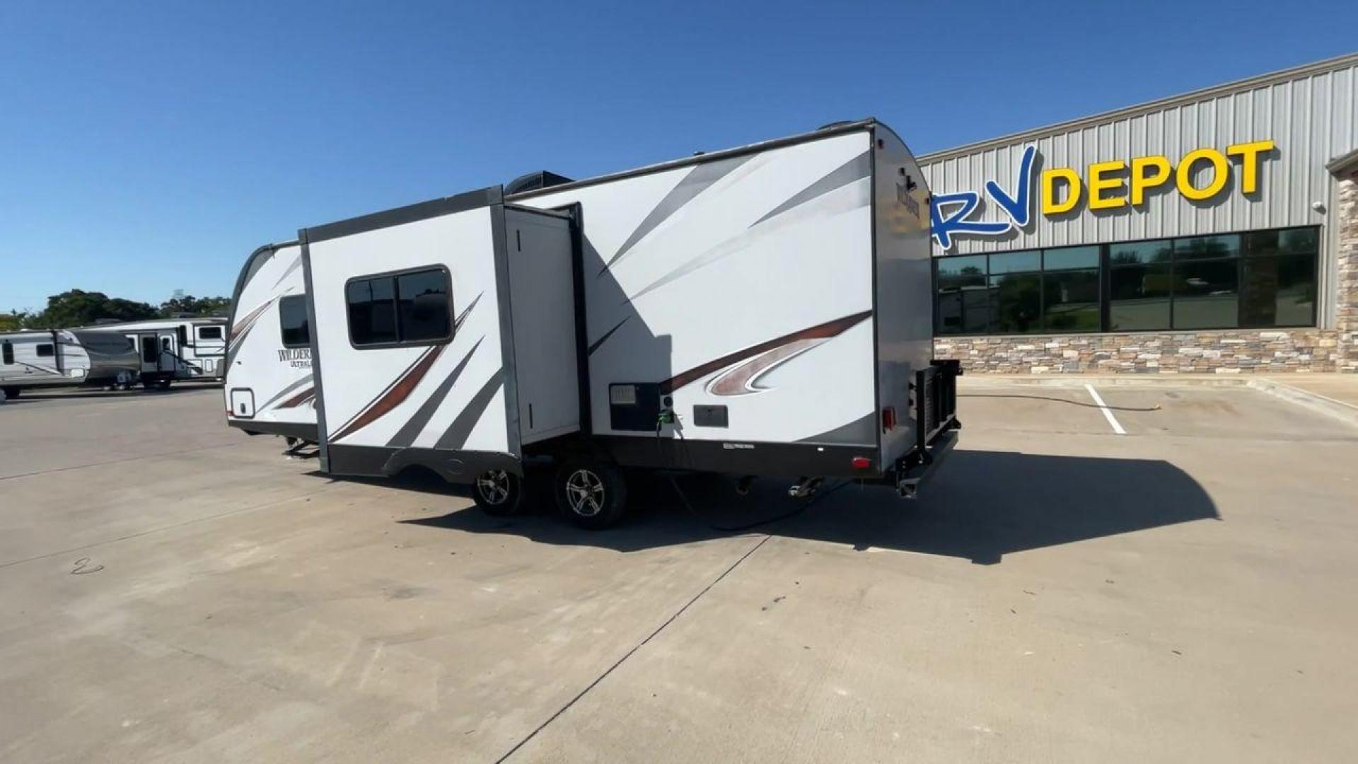 2018 HEARTLAND WILDERNESS 2450FB (5SFNB3022JN) , Length: 30.33 ft. | Dry Weight: 5,433 lbs. | Gross Weight: 6,900 lbs. | Slides: 1 transmission, located at 4319 N Main Street, Cleburne, TX, 76033, (817) 221-0660, 32.435829, -97.384178 - With the 2018 Heartland Recreation Wilderness 2450FB travel trailer, set out on an outdoor adventure. For those looking for an unforgettable camping experience, this well-designed RV offers the ideal home away from home thanks to its innovative design, comfort, and functionality. The dimensions of t - Photo#7