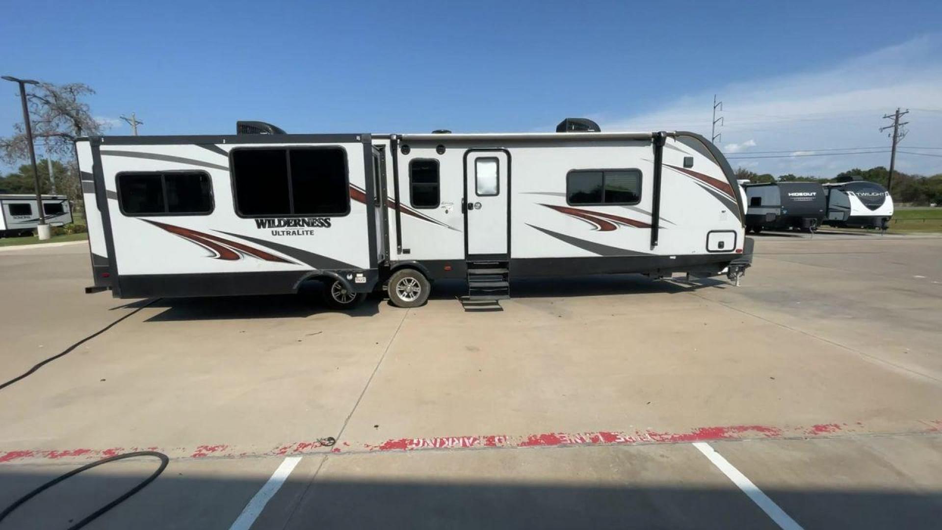 2018 GRAY HEARTLAND WILDERNESS 3375KL (5SFNB3926JE) , Length: 39.67 ft. | Dry Weight: 8,699 lbs. | Gross Weight: 9,600 lbs. | Slides: 3 transmission, located at 4319 N Main Street, Cleburne, TX, 76033, (817) 221-0660, 32.435829, -97.384178 - If you're searching for a travel trailer that offers the true comforts of a regular home, this 2018 Heartland Wilderness 3375KL is the one for you! It measures just a bit under 40 ft. in length and weighs 8,699 lbs. unloaded. It has a GVWR of 9,600 lbs. and a hitch weight of 799 lbs. It is sizable y - Photo#2