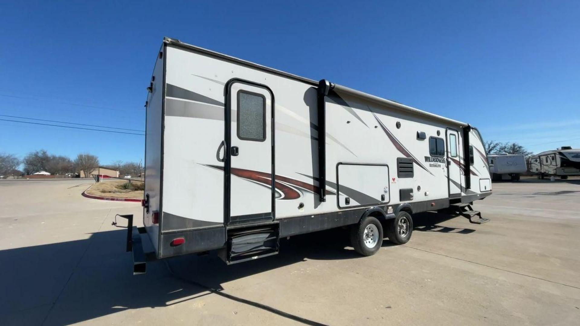 2018 GRAY HEARTLAND WILDERNESS USED 3125 (5SFNB3526JE) , Length: 35.75 ft. | Dry Weight: 6,840 lbs. | Gross Weight: 8,600 lbs. | Slides: 1 transmission, located at 4319 N Main Street, Cleburne, TX, 76033, (817) 221-0660, 32.435829, -97.384178 - Discover your inner adventurer with the Heartland Wilderness 3125 travel trailer from 2018. This RV offers the ideal balance of roomy living, contemporary conveniences, and tough sturdiness for your outdoor adventures. It is designed for individuals who desire both comfort and exploration. The dimen - Photo#0