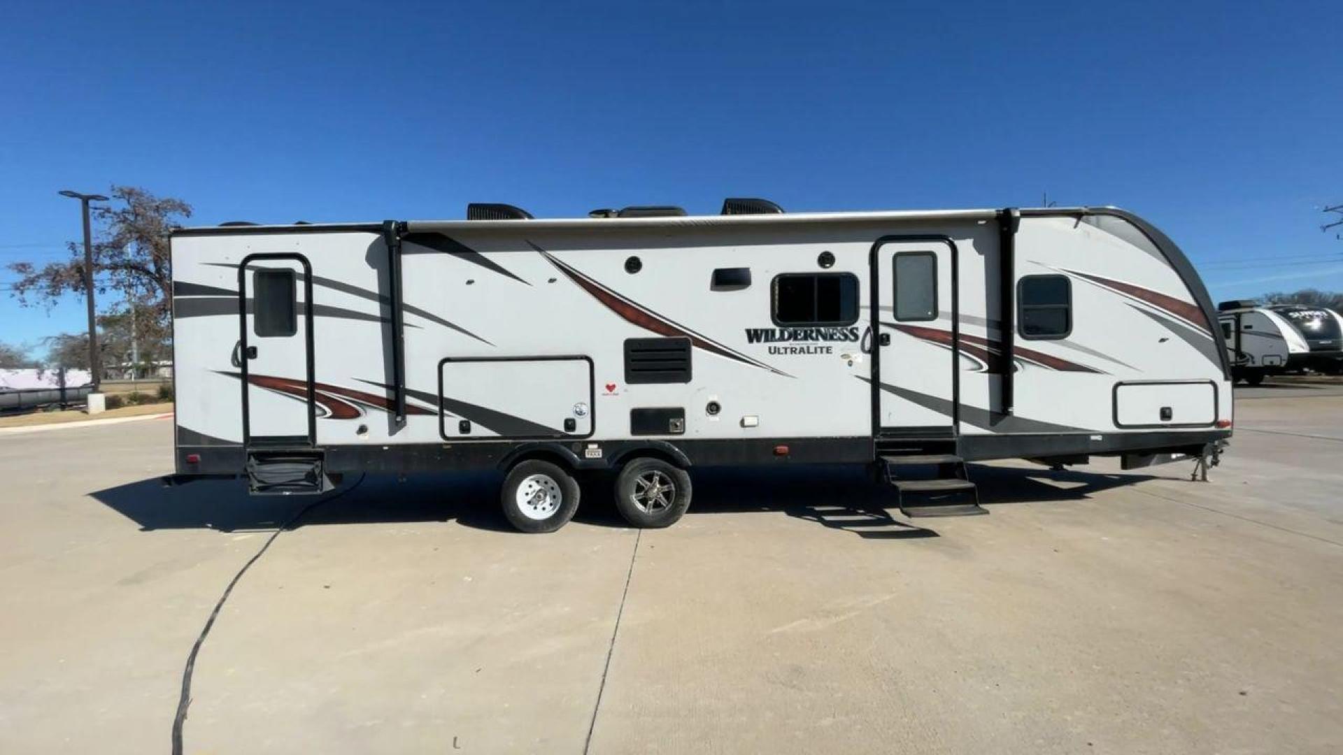 2018 GRAY HEARTLAND WILDERNESS USED 3125 (5SFNB3526JE) , Length: 35.75 ft. | Dry Weight: 6,840 lbs. | Gross Weight: 8,600 lbs. | Slides: 1 transmission, located at 4319 N Main Street, Cleburne, TX, 76033, (817) 221-0660, 32.435829, -97.384178 - Discover your inner adventurer with the Heartland Wilderness 3125 travel trailer from 2018. This RV offers the ideal balance of roomy living, contemporary conveniences, and tough sturdiness for your outdoor adventures. It is designed for individuals who desire both comfort and exploration. The dimen - Photo#1