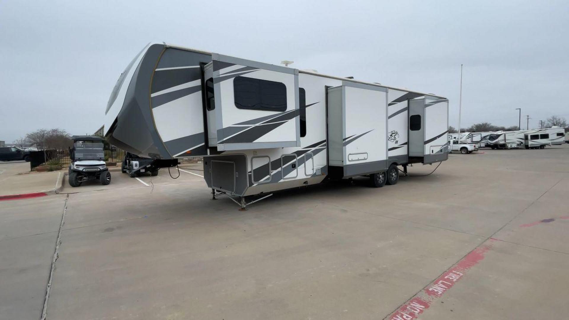 2018 HIGHLAND RIDGE OPEN RANGE 3X387RBS (58TCH0BV6J3) , Length: 42.3 ft. | Dry Weight: 13,320 lbs. | Gross Weight: 16,470 lbs. | Slides: 5 transmission, located at 4319 N Main Street, Cleburne, TX, 76033, (817) 221-0660, 32.435829, -97.384178 - The 2018 Highland Ridge Open Range 387RBS fifth wheel allows you to travel in elegance and with plenty of space. For those seeking a high-end travel experience, this RV's precise design and top-tier features provide an unrivaled combination of comfort and luxury. This unit's measurements are 42.3 fe - Photo#5