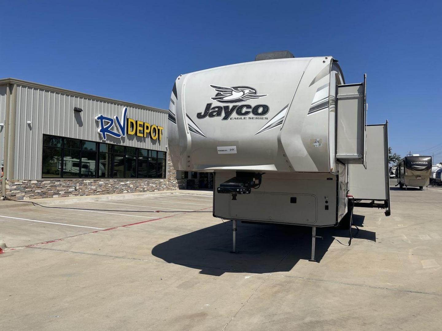 2018 JAYCO EAGLE 30.5 MBOK (1UJCJ0BT5J1) , Length: 36.7 ft.| Dry Weight: 9,670 lbs. | Gross Weight: 11,950 lbs. | Slides: 4 transmission, located at 4319 N Main Street, Cleburne, TX, 76033, (817) 221-0660, 32.435829, -97.384178 - With a length of ~36 feet, the 2018 Jayco Eagle HT 30.5MBOK is an exceptional fifth-wheel model that seamlessly blends luxury, innovation, and versatility for your ultimate travel experience. Its floor plan features a masterful bunkhouse design, offering a private and cozy space for the kids or gues - Photo#0