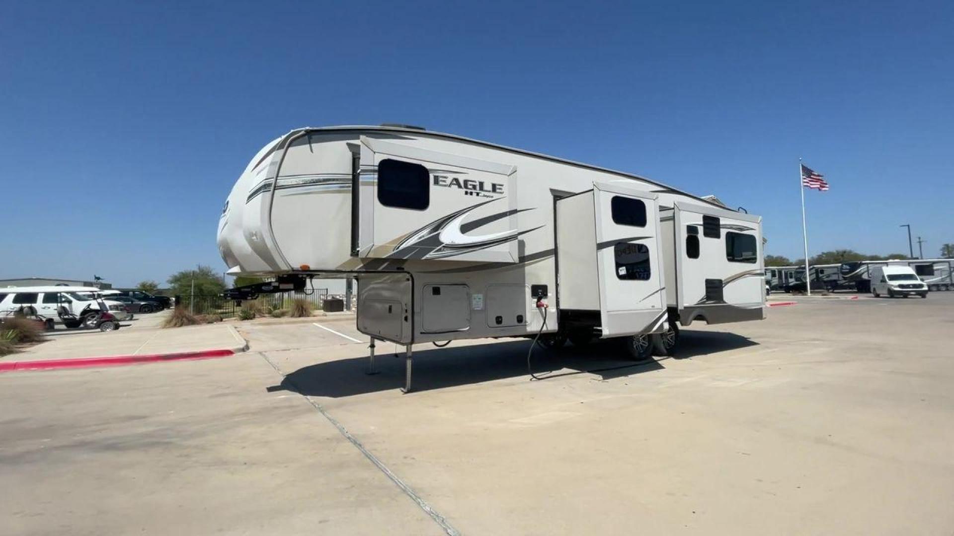 2018 JAYCO EAGLE 30.5 MBOK (1UJCJ0BT5J1) , Length: 36.7 ft.| Dry Weight: 9,670 lbs. | Gross Weight: 11,950 lbs. | Slides: 4 transmission, located at 4319 N Main Street, Cleburne, TX, 76033, (817) 221-0660, 32.435829, -97.384178 - With a length of ~36 feet, the 2018 Jayco Eagle HT 30.5MBOK is an exceptional fifth-wheel model that seamlessly blends luxury, innovation, and versatility for your ultimate travel experience. Its floor plan features a masterful bunkhouse design, offering a private and cozy space for the kids or gues - Photo#5