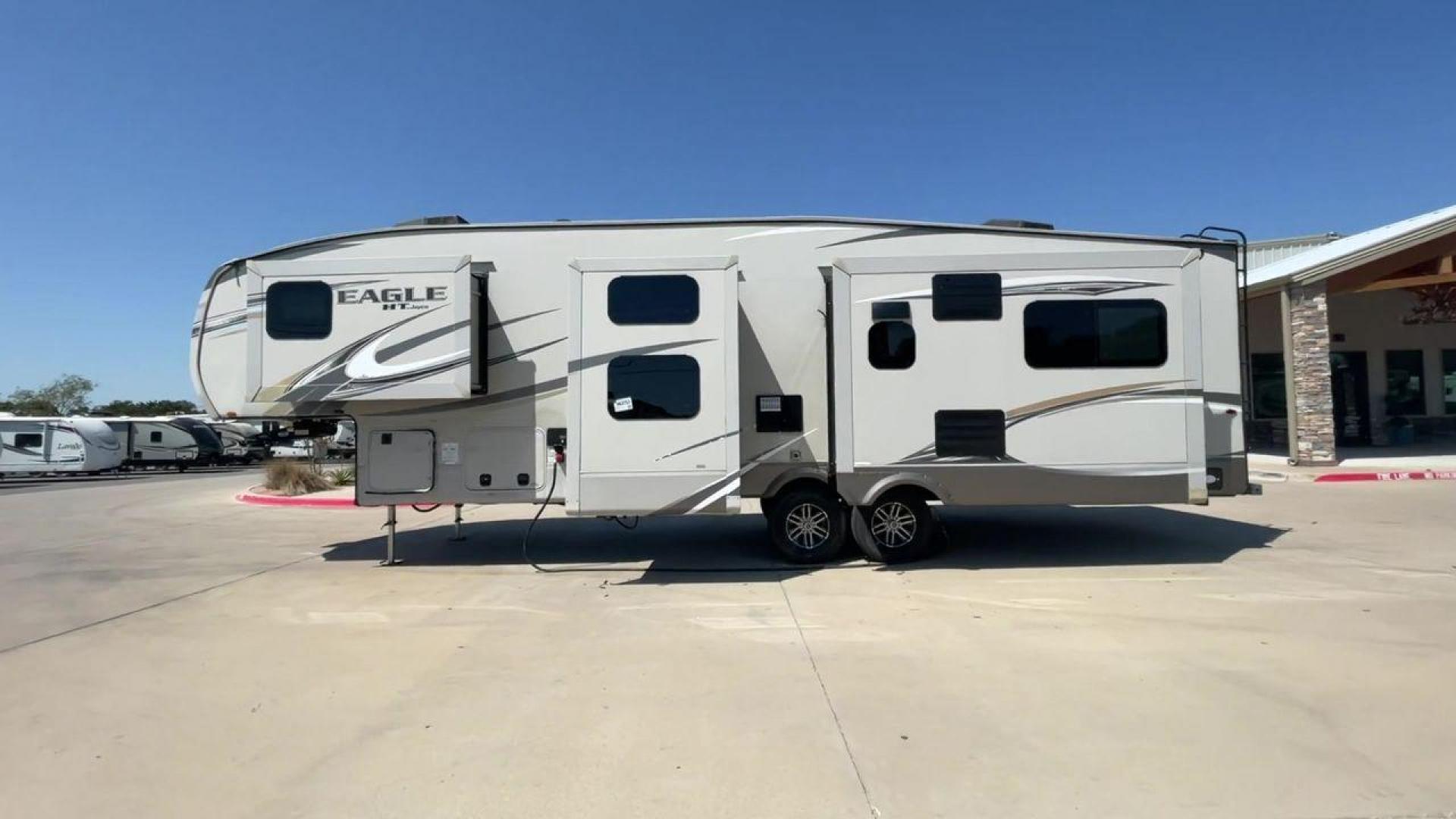 2018 JAYCO EAGLE 30.5 MBOK (1UJCJ0BT5J1) , Length: 36.7 ft.| Dry Weight: 9,670 lbs. | Gross Weight: 11,950 lbs. | Slides: 4 transmission, located at 4319 N Main Street, Cleburne, TX, 76033, (817) 221-0660, 32.435829, -97.384178 - With a length of ~36 feet, the 2018 Jayco Eagle HT 30.5MBOK is an exceptional fifth-wheel model that seamlessly blends luxury, innovation, and versatility for your ultimate travel experience. Its floor plan features a masterful bunkhouse design, offering a private and cozy space for the kids or gues - Photo#6