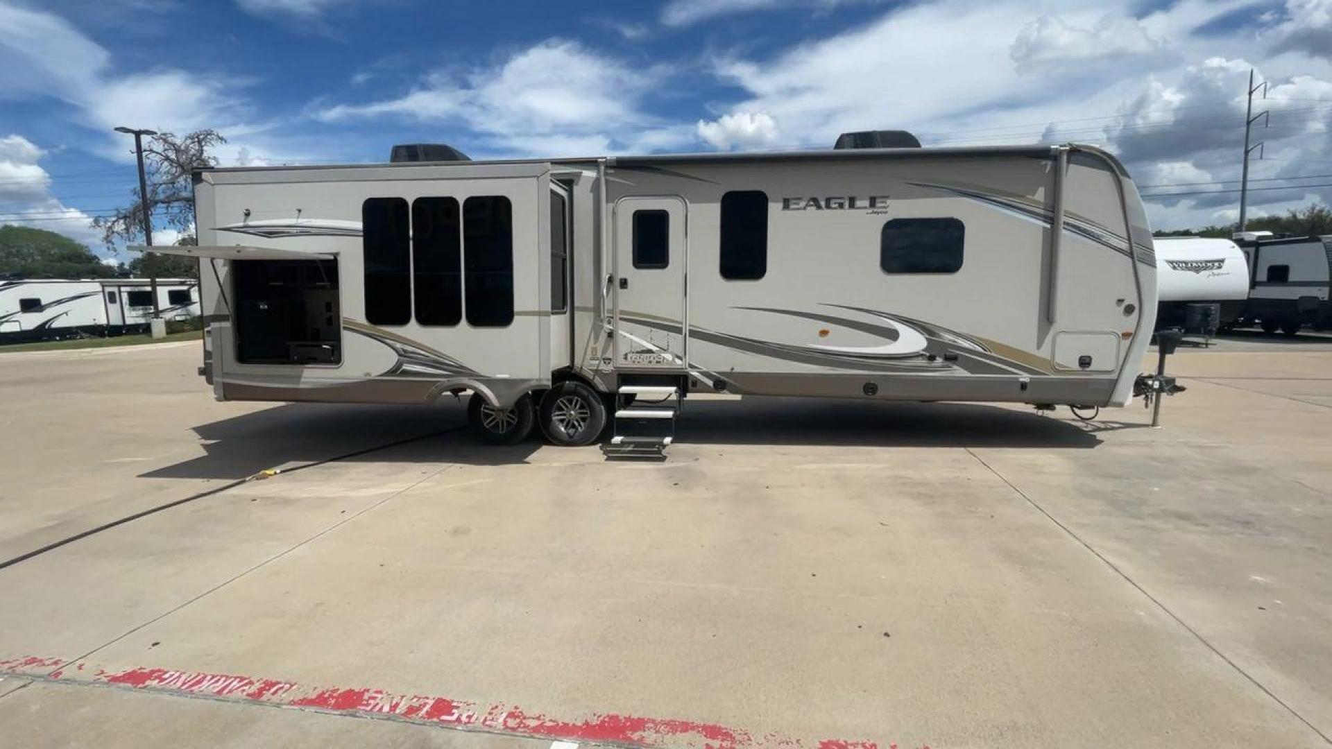 2018 WHITE JAYCO EAGLE 322RLOK (1UJBJ0BU0J1) , Length: 38.42 ft. | Dry Weight: 9,505 lbs. | Gross Weight: 11,750 lbs. | Slides: 3 transmission, located at 4319 N Main Street, Cleburne, TX, 76033, (817) 221-0660, 32.435829, -97.384178 - This 2018 Eagle 322RLOK fifth wheel has a length of 38.42 ft, a width of 8 ft, and a height of 12.19 ft. Its dry weight is 9,505 lbs, with a payload capacity of 2,245 lbs. The unit's GVWR is 11,750 lbs and has a hitch weight of 1,260 lbs. The exterior extra large storage could fit your outdoor campi - Photo#2