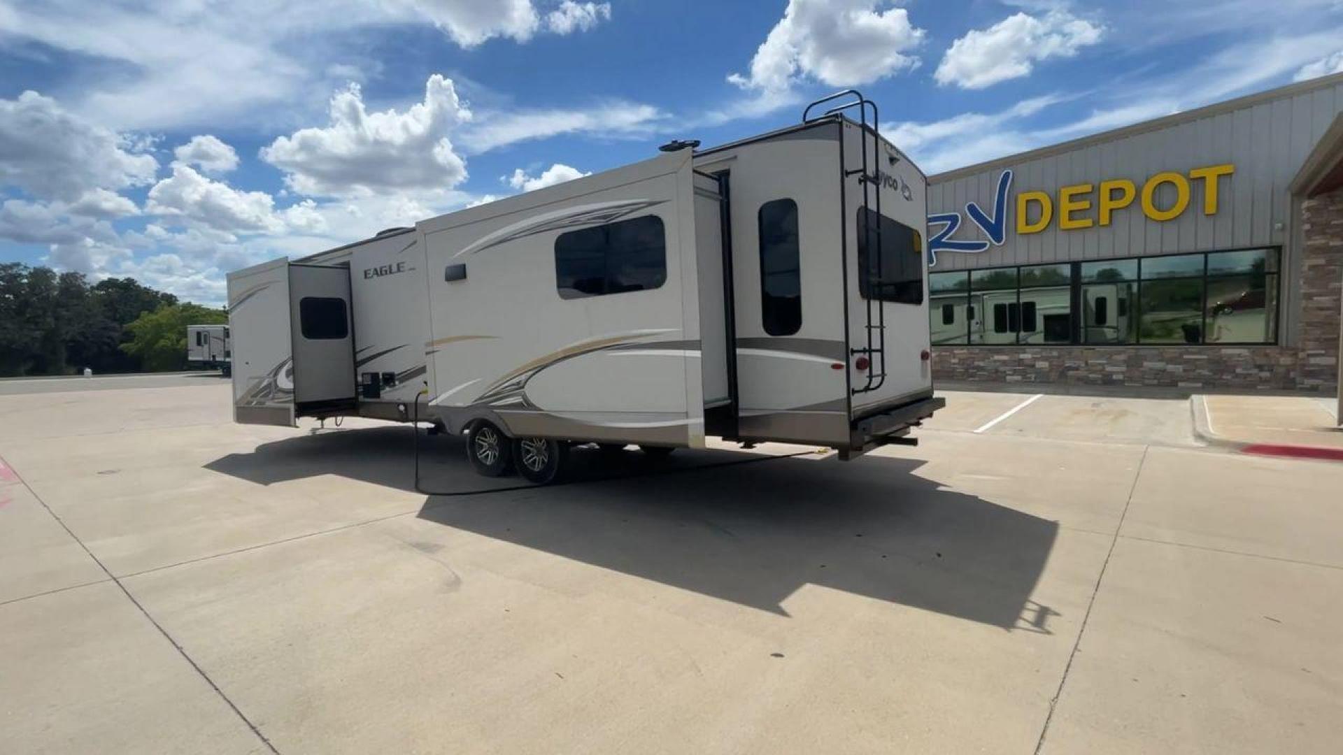 2018 WHITE JAYCO EAGLE 322RLOK (1UJBJ0BU0J1) , Length: 38.42 ft. | Dry Weight: 9,505 lbs. | Gross Weight: 11,750 lbs. | Slides: 3 transmission, located at 4319 N Main Street, Cleburne, TX, 76033, (817) 221-0660, 32.435829, -97.384178 - This 2018 Eagle 322RLOK fifth wheel has a length of 38.42 ft, a width of 8 ft, and a height of 12.19 ft. Its dry weight is 9,505 lbs, with a payload capacity of 2,245 lbs. The unit's GVWR is 11,750 lbs and has a hitch weight of 1,260 lbs. The exterior extra large storage could fit your outdoor campi - Photo#7