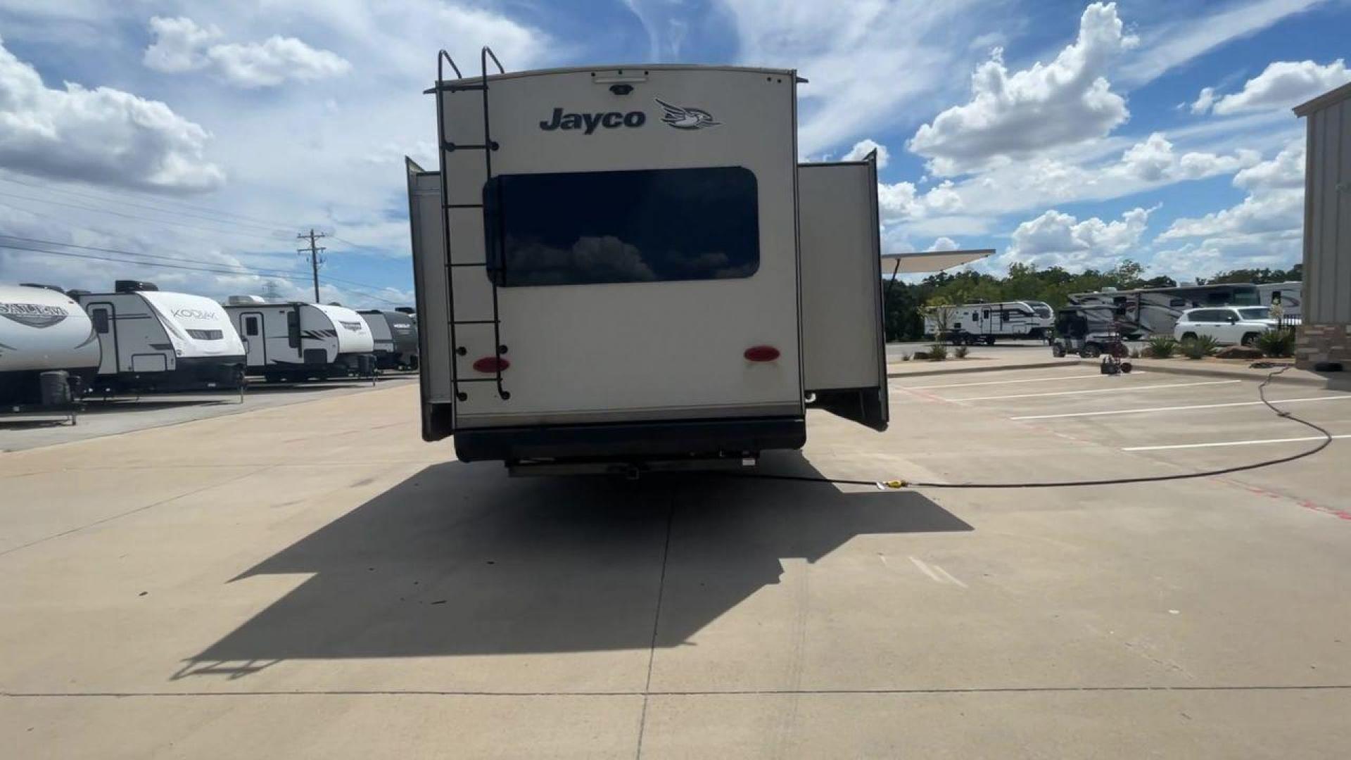 2018 WHITE JAYCO EAGLE 322RLOK (1UJBJ0BU0J1) , Length: 38.42 ft. | Dry Weight: 9,505 lbs. | Gross Weight: 11,750 lbs. | Slides: 3 transmission, located at 4319 N Main Street, Cleburne, TX, 76033, (817) 221-0660, 32.435829, -97.384178 - This 2018 Eagle 322RLOK fifth wheel has a length of 38.42 ft, a width of 8 ft, and a height of 12.19 ft. Its dry weight is 9,505 lbs, with a payload capacity of 2,245 lbs. The unit's GVWR is 11,750 lbs and has a hitch weight of 1,260 lbs. The exterior extra large storage could fit your outdoor campi - Photo#8