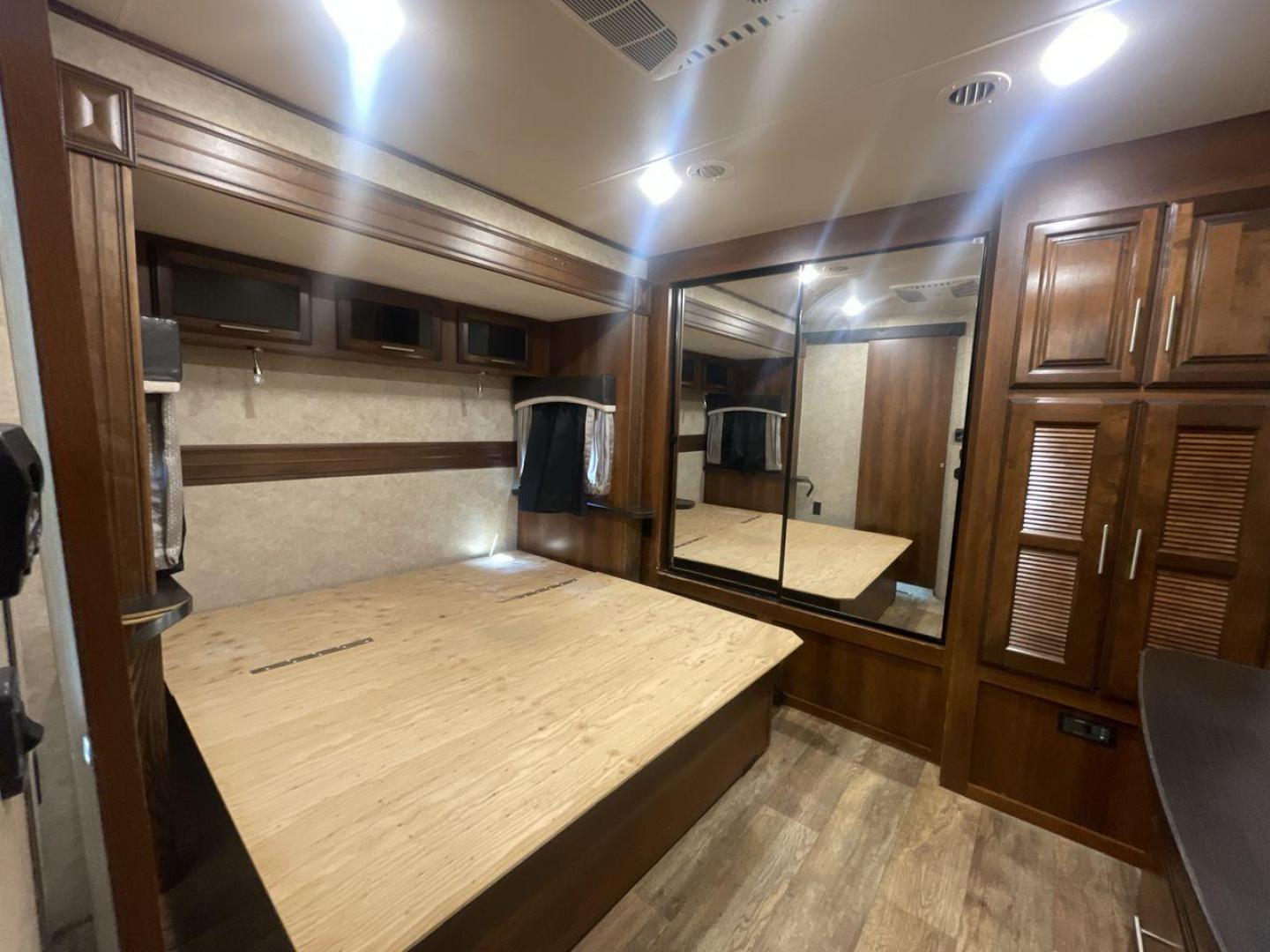 2018 WHITE JAYCO EAGLE 322RLOK (1UJBJ0BU0J1) , Length: 38.42 ft. | Dry Weight: 9,505 lbs. | Gross Weight: 11,750 lbs. | Slides: 3 transmission, located at 4319 N Main Street, Cleburne, TX, 76033, (817) 221-0660, 32.435829, -97.384178 - This 2018 Eagle 322RLOK fifth wheel has a length of 38.42 ft, a width of 8 ft, and a height of 12.19 ft. Its dry weight is 9,505 lbs, with a payload capacity of 2,245 lbs. The unit's GVWR is 11,750 lbs and has a hitch weight of 1,260 lbs. The exterior extra large storage could fit your outdoor campi - Photo#17