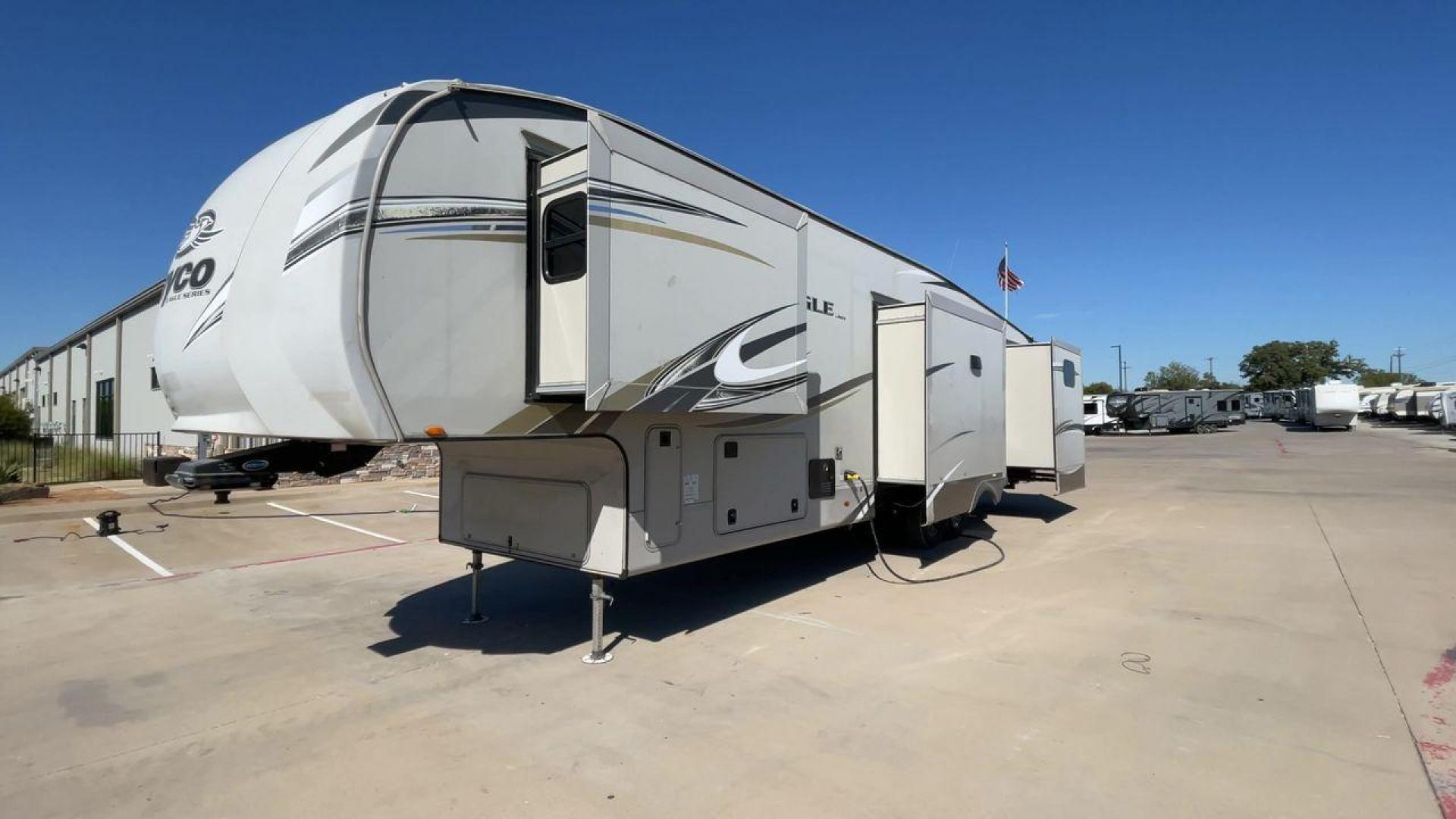 2018 TAN JAYCO EAGLE 347BHOK - (1UJCJ0BV0J1) , Length: 41.58 ft. | Dry Weight: 12,155 lbs. | Gross Weight: 14,850 lbs. | Slides: 4 transmission, located at 4319 N Main Street, Cleburne, TX, 76033, (817) 221-0660, 32.435829, -97.384178 - The 2018 Jayco Eagle 347BHOK is a fifth-wheel RV that blends luxury, functionality, and family-friendly features in one impressive package. Designed for large families or groups of friends who enjoy extended camping trips or full-time RV living, this model provides a spacious layout, multiple sleepi - Photo#5