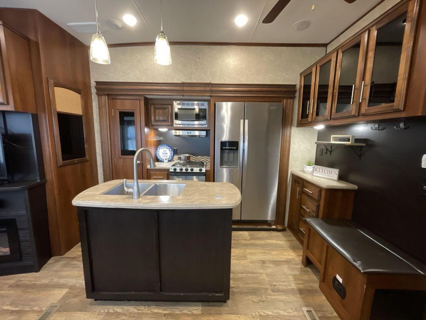 2018 TAN JAYCO EAGLE 347BHOK - (1UJCJ0BV0J1) , Length: 41.58 ft. | Dry Weight: 12,155 lbs. | Gross Weight: 14,850 lbs. | Slides: 4 transmission, located at 4319 N Main Street, Cleburne, TX, 76033, (817) 221-0660, 32.435829, -97.384178 - The 2018 Jayco Eagle 347BHOK is a fifth-wheel RV that blends luxury, functionality, and family-friendly features in one impressive package. Designed for large families or groups of friends who enjoy extended camping trips or full-time RV living, this model provides a spacious layout, multiple sleepi - Photo#9