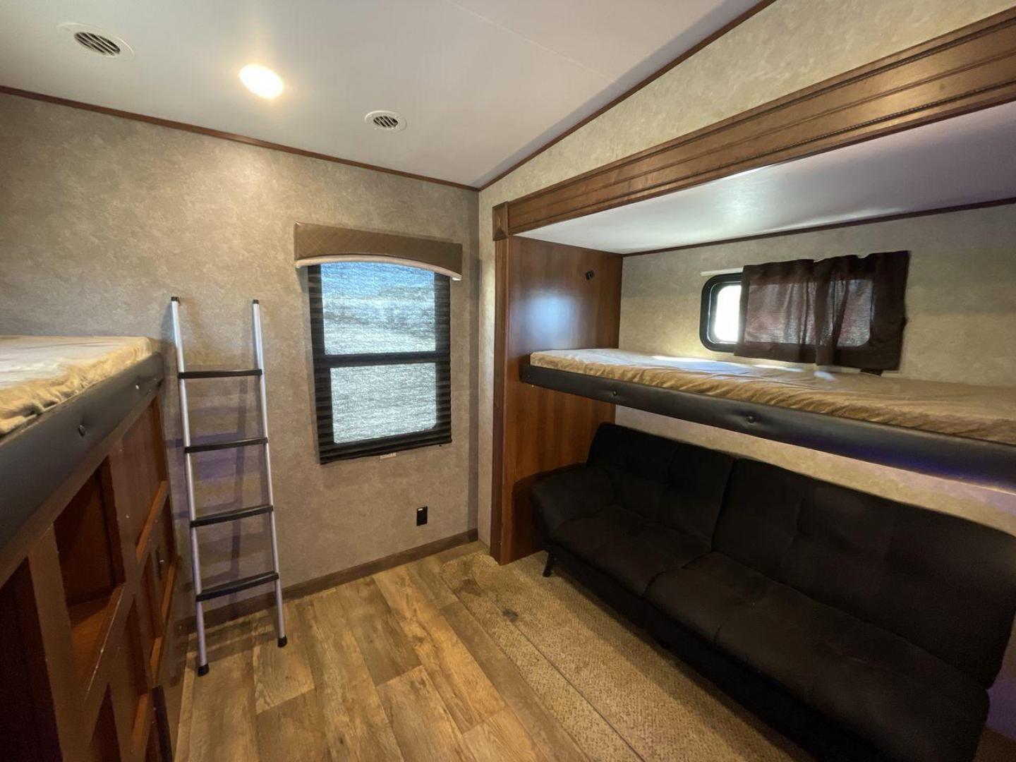 2018 TAN JAYCO EAGLE 347BHOK - (1UJCJ0BV0J1) , Length: 41.58 ft. | Dry Weight: 12,155 lbs. | Gross Weight: 14,850 lbs. | Slides: 4 transmission, located at 4319 N Main Street, Cleburne, TX, 76033, (817) 221-0660, 32.435829, -97.384178 - The 2018 Jayco Eagle 347BHOK is a fifth-wheel RV that blends luxury, functionality, and family-friendly features in one impressive package. Designed for large families or groups of friends who enjoy extended camping trips or full-time RV living, this model provides a spacious layout, multiple sleepi - Photo#18