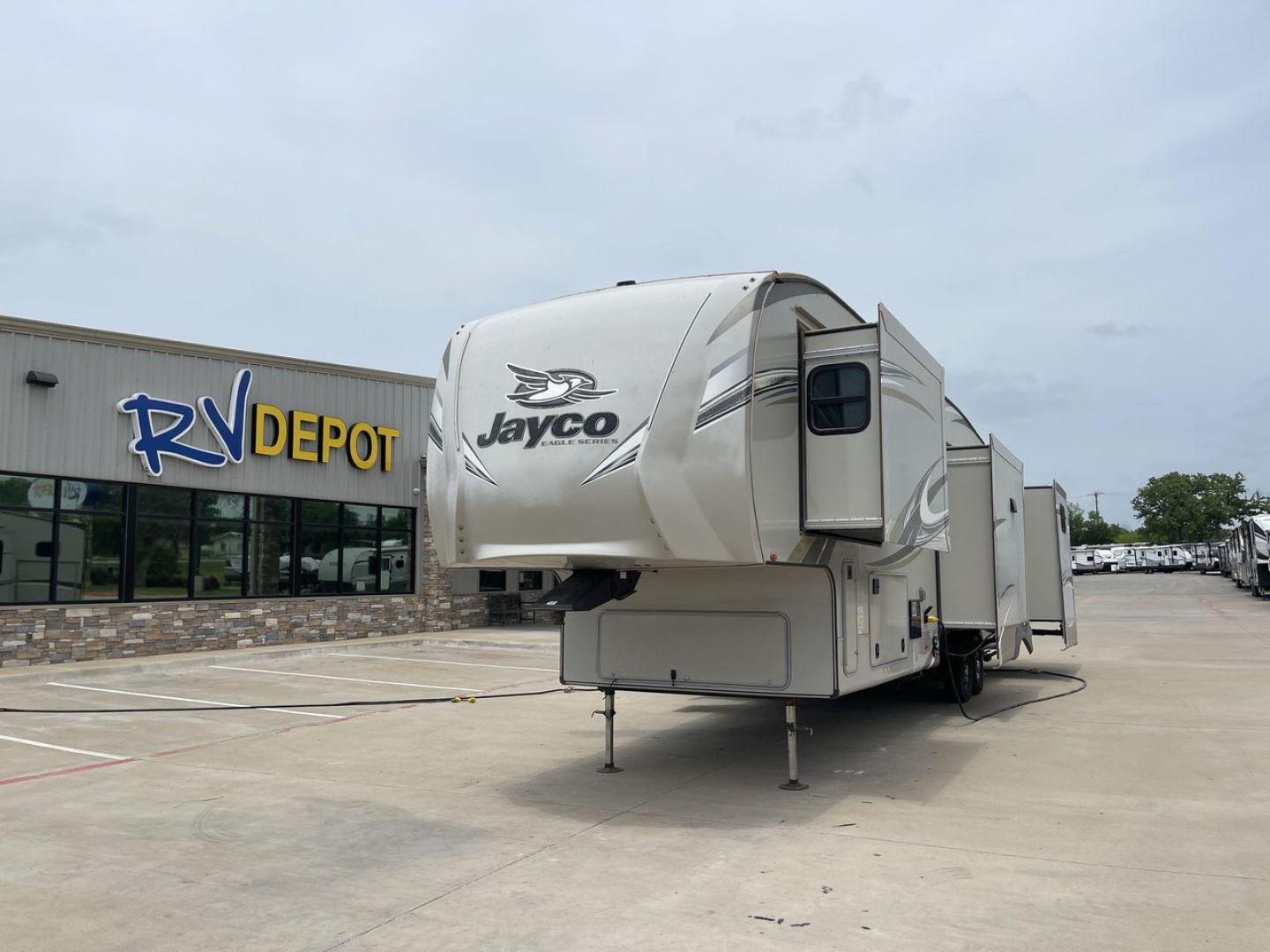 2018 JAYCO EAGLE 347BHOK (1UJCJ0BV9J1) , located at 4319 N Main Street, Cleburne, TX, 76033, (817) 221-0660, 32.435829, -97.384178 - Photo#0