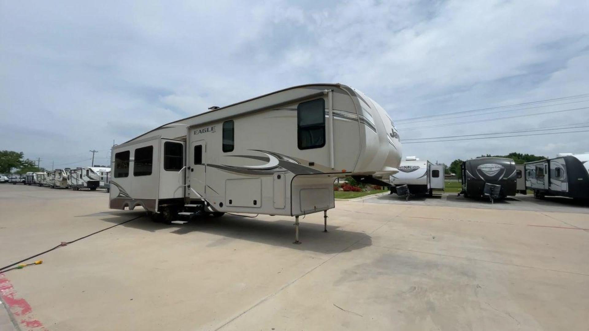 2018 JAYCO EAGLE 347BHOK (1UJCJ0BV9J1) , located at 4319 N Main Street, Cleburne, TX, 76033, (817) 221-0660, 32.435829, -97.384178 - Photo#3