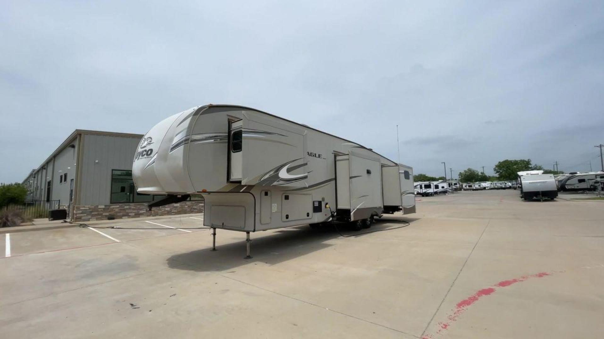 2018 JAYCO EAGLE 347BHOK (1UJCJ0BV9J1) , located at 4319 N Main Street, Cleburne, TX, 76033, (817) 221-0660, 32.435829, -97.384178 - Photo#5