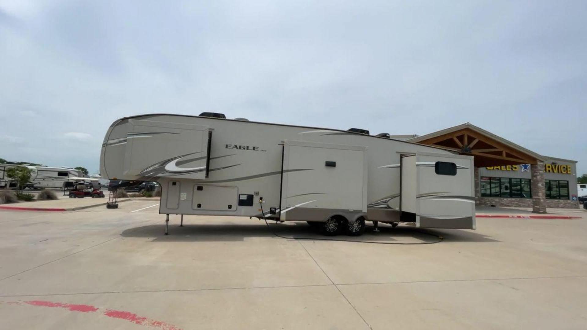 2018 JAYCO EAGLE 347BHOK (1UJCJ0BV9J1) , located at 4319 N Main Street, Cleburne, TX, 76033, (817) 221-0660, 32.435829, -97.384178 - Photo#6