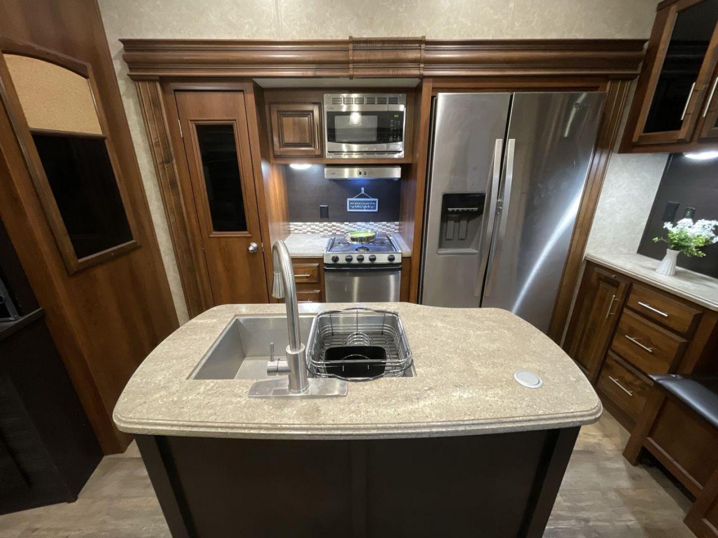 2018 JAYCO EAGLE 347BHOK (1UJCJ0BV9J1) , located at 4319 N Main Street, Cleburne, TX, 76033, (817) 221-0660, 32.435829, -97.384178 - Photo#10