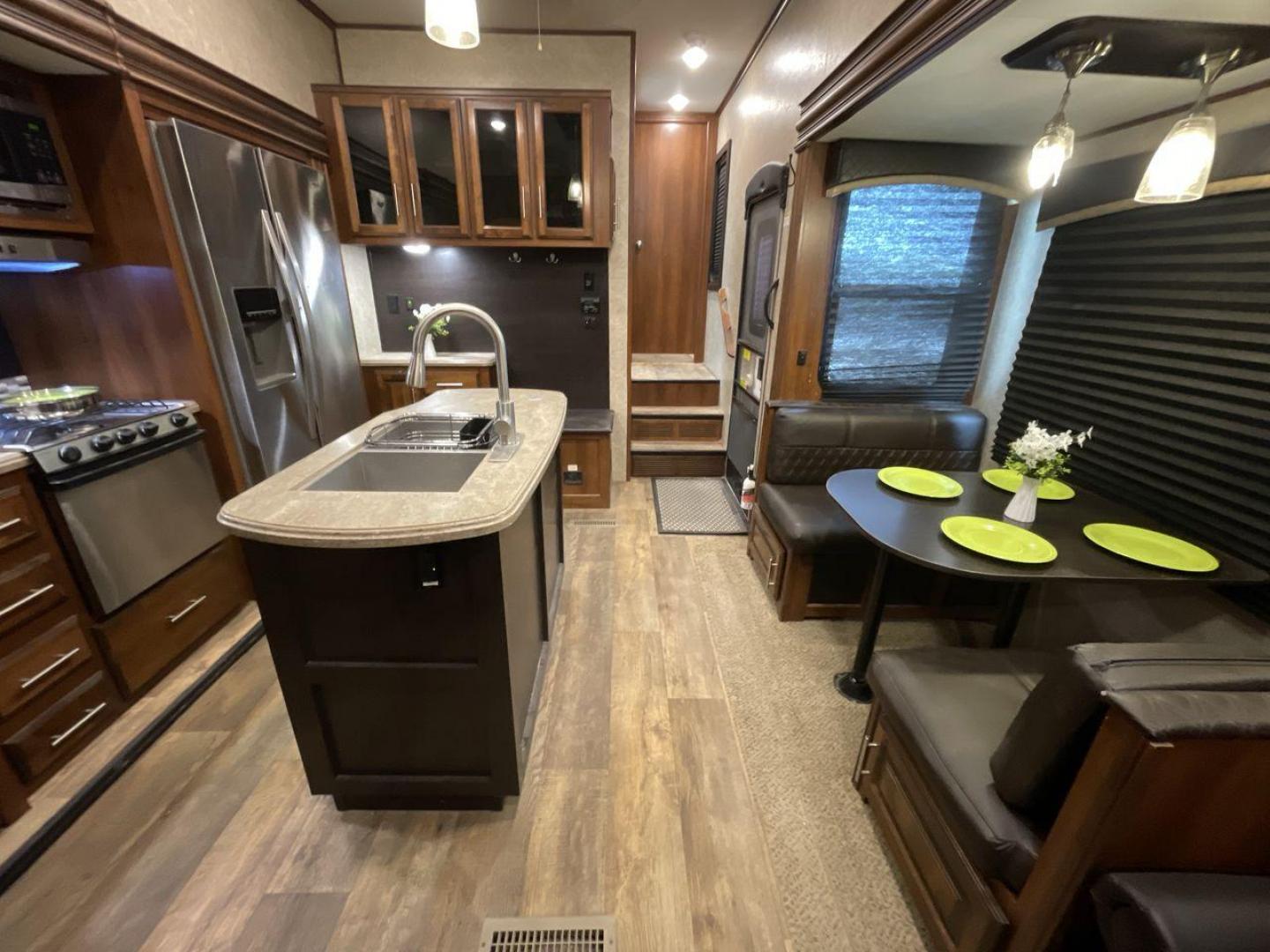 2018 JAYCO EAGLE 347BHOK (1UJCJ0BV9J1) , located at 4319 N Main Street, Cleburne, TX, 76033, (817) 221-0660, 32.435829, -97.384178 - Photo#13