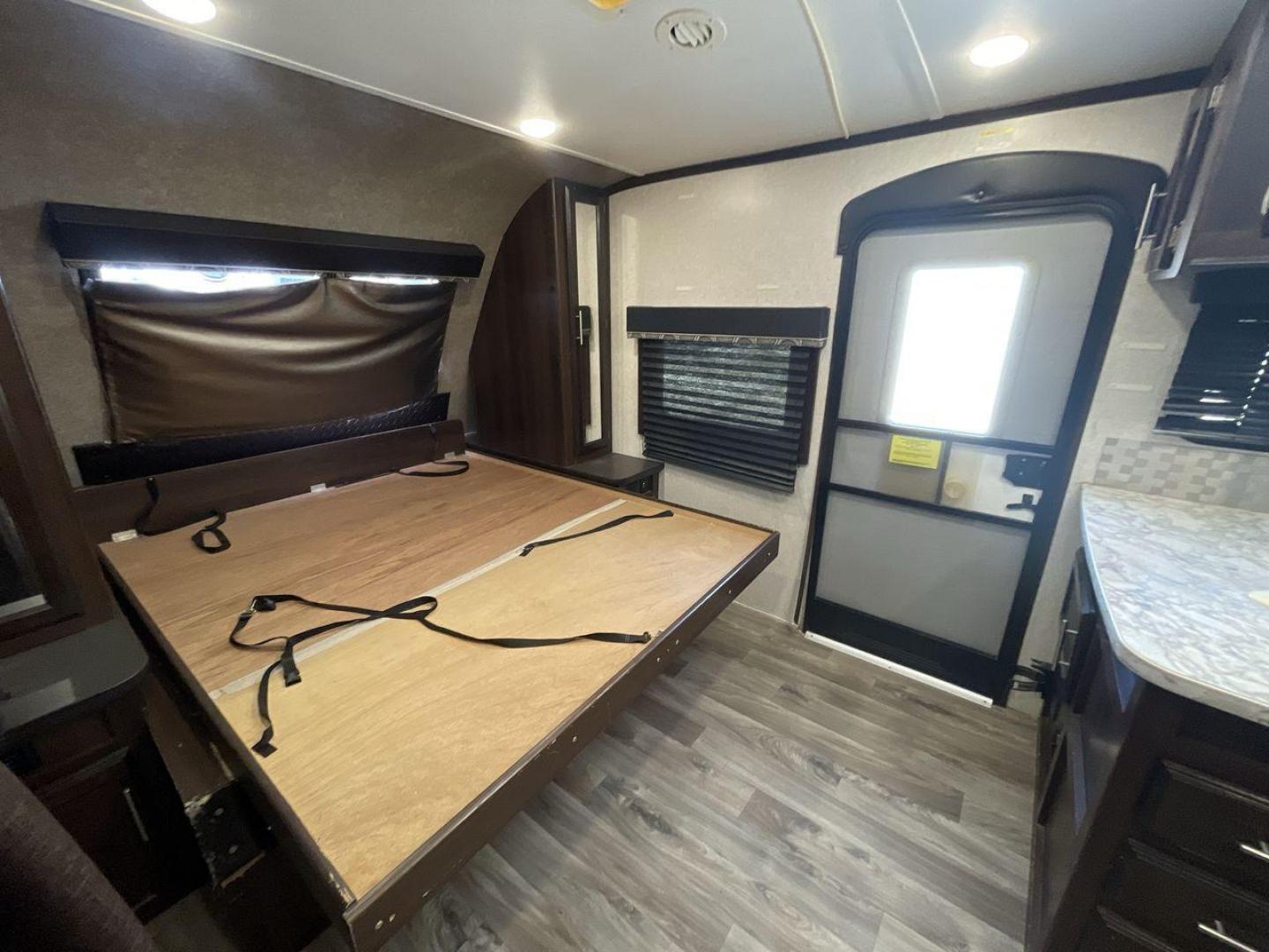 2018 WHITE JAYCO JAY FLIGHT 23MRB (1UJBJ0BN5J1) , Length: 28.17 ft | Dry Weight: 5,560 lbs. | Gross Weight: 7,250 lbs. | Slides: 1 transmission, located at 4319 N Main Street, Cleburne, TX, 76033, (817) 221-0660, 32.435829, -97.384178 - The 2018 Jayco Jay Flight 23MRB is a travel trailer that encapsulates both compactness and luxury for unparalleled camping experiences. Spanning 28 feet in length, this model boasts a thoughtfully arranged interior featuring a single slide-out, seamlessly amplifying the living space. The Jay Flight - Photo#18