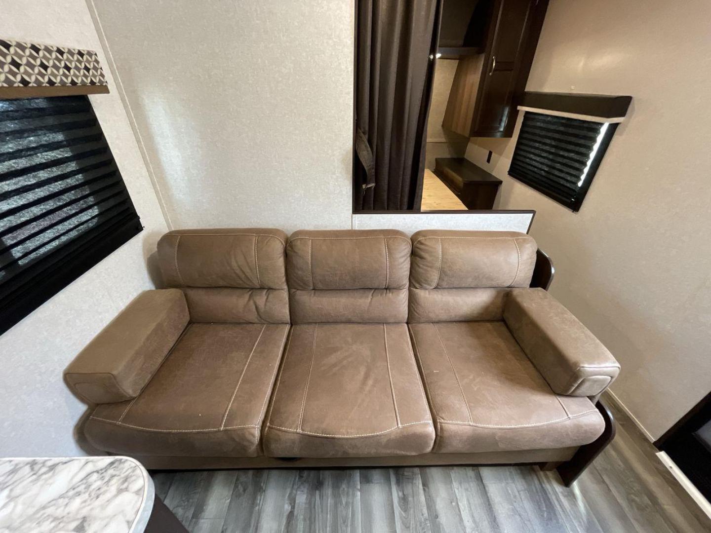 2018 JAYCO JAY FLIGHT 24RKS / 2 (1UJBJ0BN3J1) , Length: 29.2 ft | Dry Weight: 4,615 lbs. | Gross Weight: 6,000 lbs. | Slides: 0 transmission, located at 4319 N Main Street, Cleburne, TX, 76033, (817) 221-0660, 32.435829, -97.384178 - Experience the ultimate blend of comfort and practicality with the 2018 Jayco Jay Flight 264BH. This meticulously crafted travel trailer is designed to provide unforgettable camping adventures. This model is 29 feet long and features a well-designed layout that is perfect for families and outdoor en - Photo#11