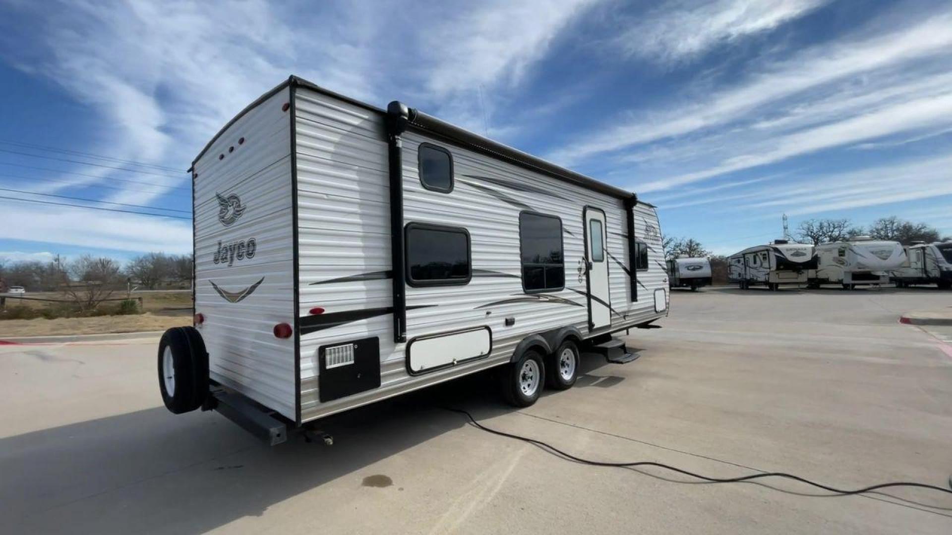 2018 JAYCO JAY FLIGHT 24RKS / 2 (1UJBJ0BN3J1) , Length: 29.2 ft | Dry Weight: 4,615 lbs. | Gross Weight: 6,000 lbs. | Slides: 0 transmission, located at 4319 N Main Street, Cleburne, TX, 76033, (817) 221-0660, 32.435829, -97.384178 - Experience the ultimate blend of comfort and practicality with the 2018 Jayco Jay Flight 264BH. This meticulously crafted travel trailer is designed to provide unforgettable camping adventures. This model is 29 feet long and features a well-designed layout that is perfect for families and outdoor en - Photo#1